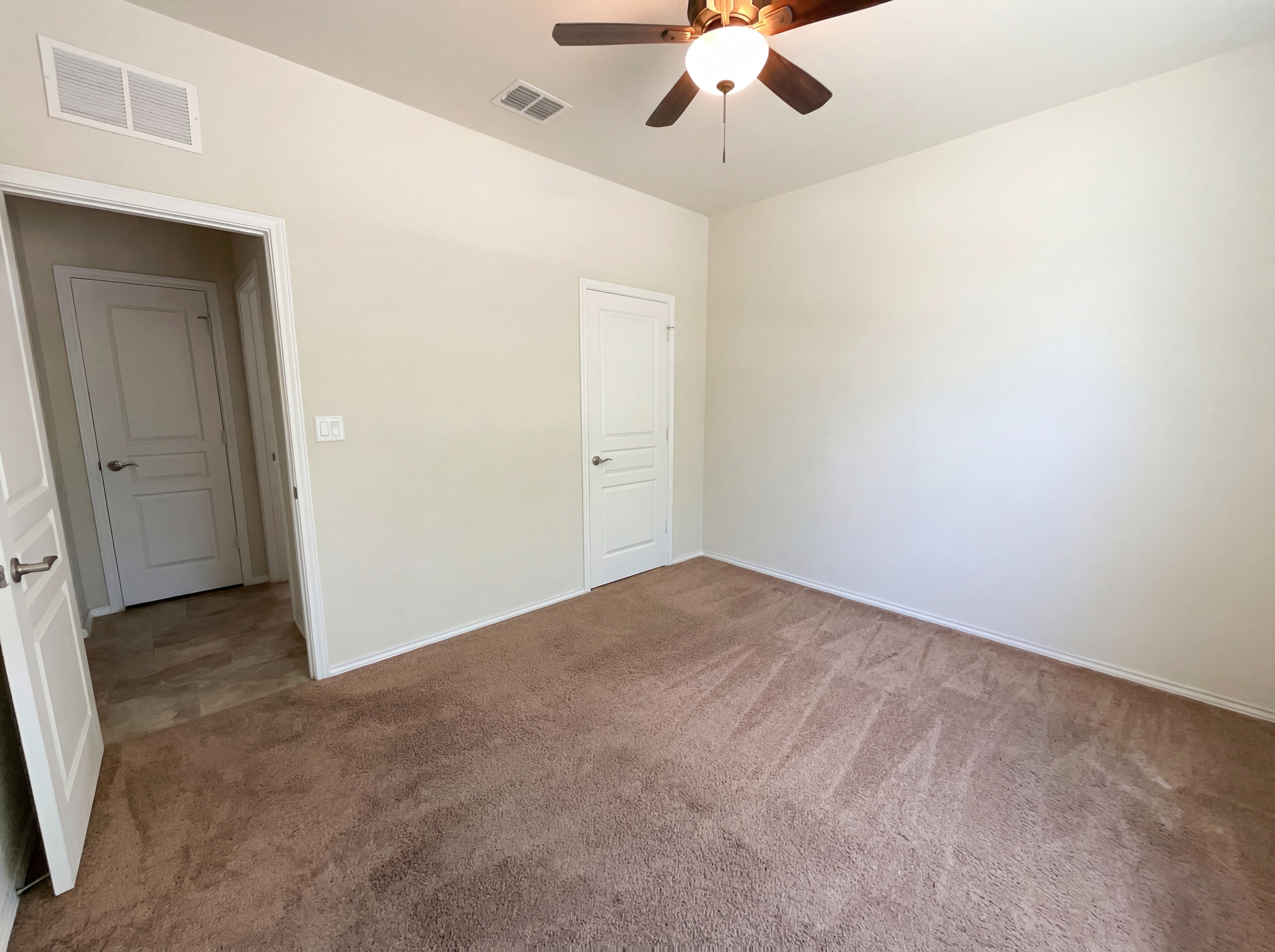 Photo 4 of 23 of 13911 Persimmon Cv, San Antonio, TX