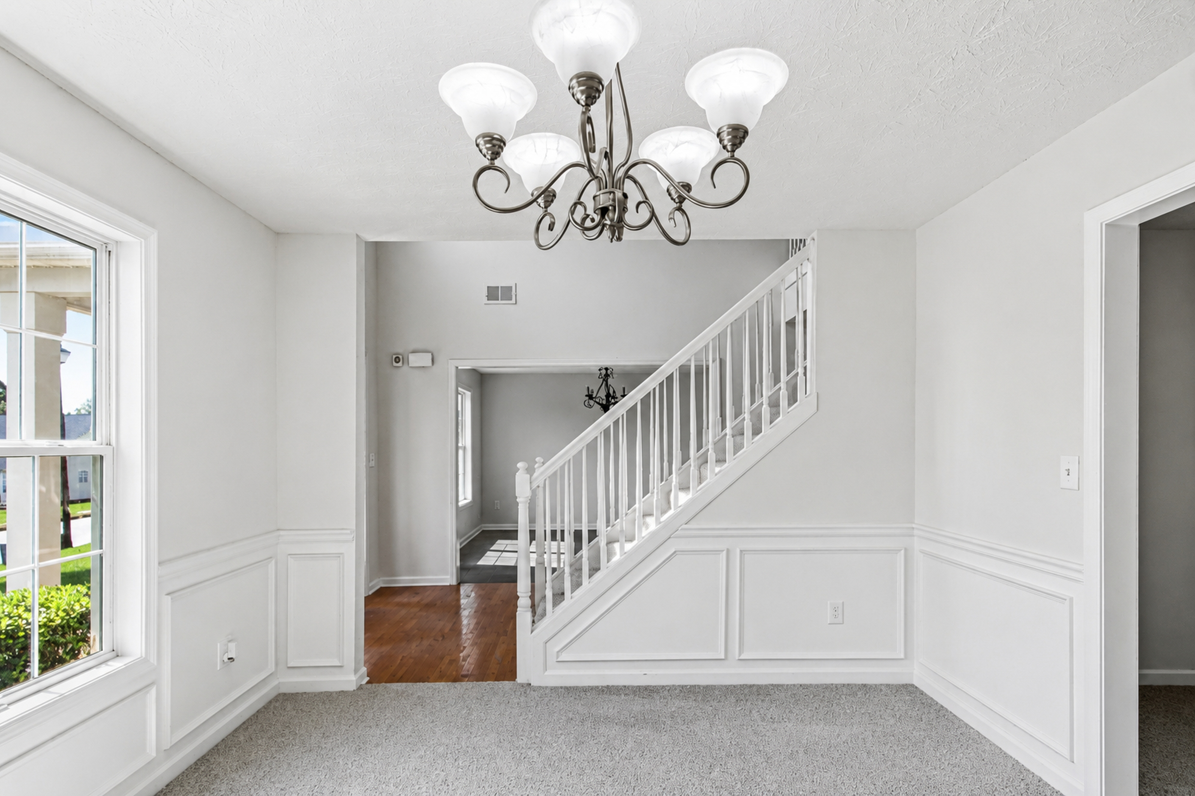 Photo 12 of 41 of 225 Avonlea Dr, Covington, GA