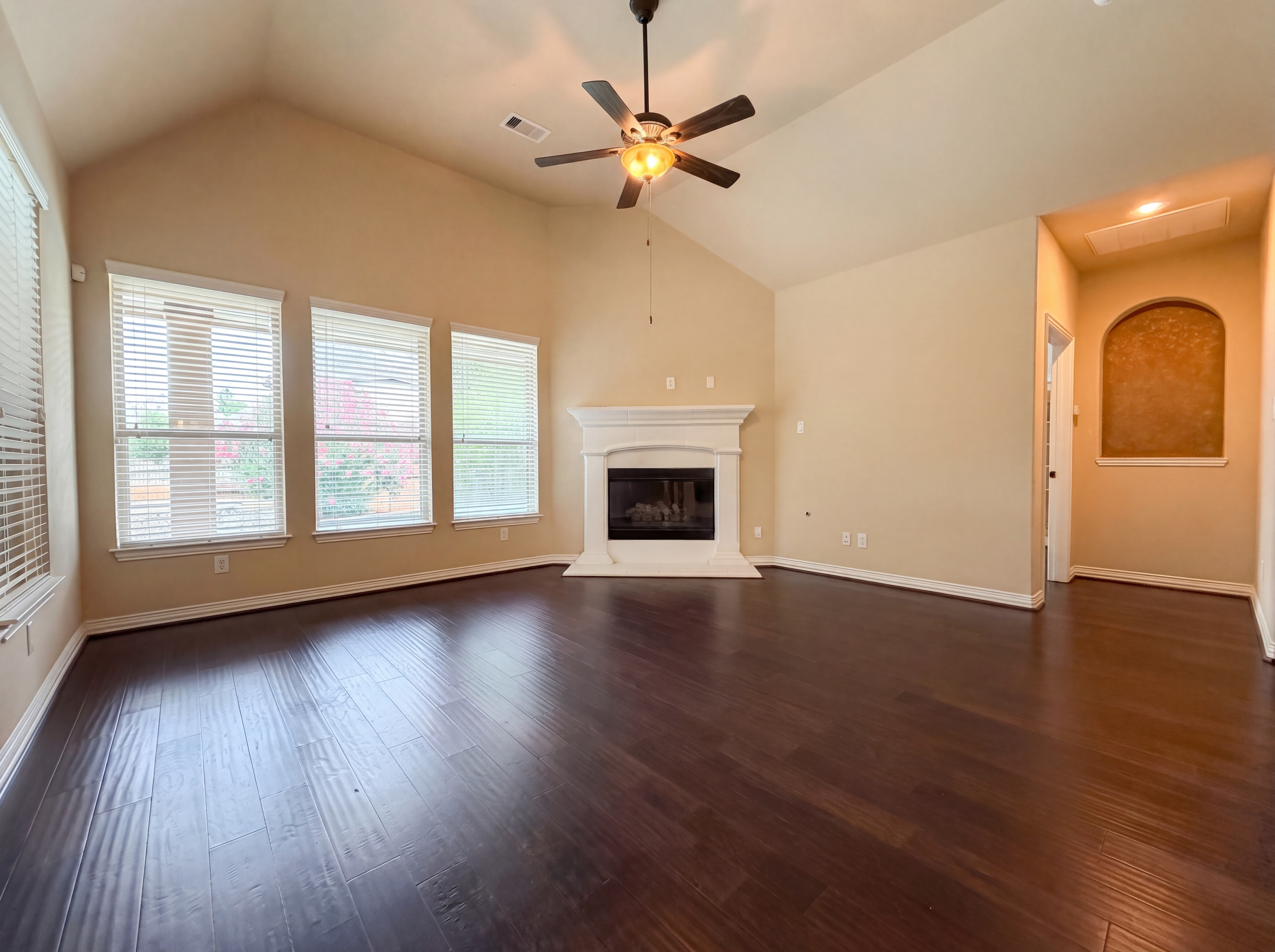 Photo 3 of 21 of 1036 Cedar Forest Dr, Conroe, TX