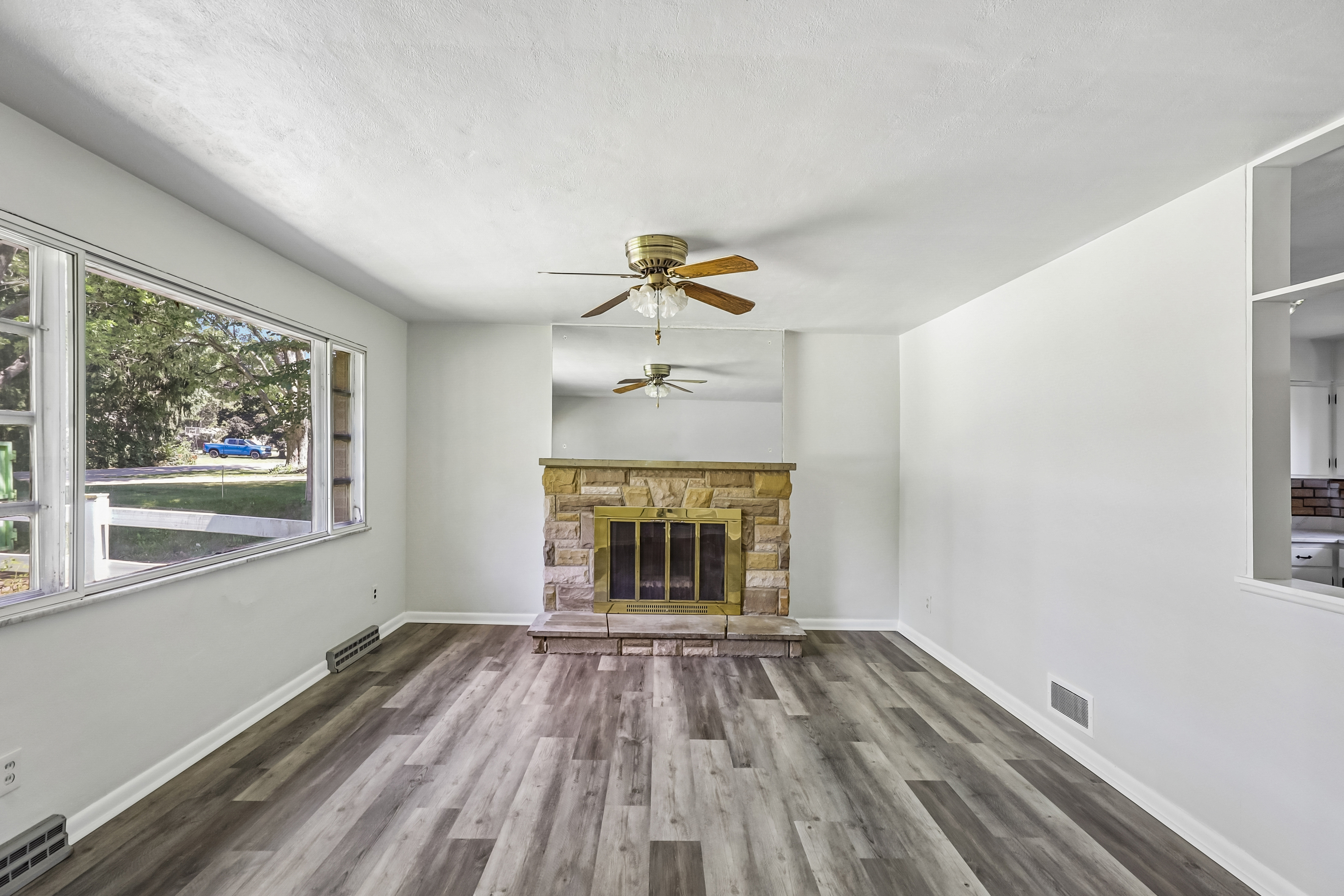 Photo 3 of 42 of 4071 Carondelet Dr, Dayton, OH