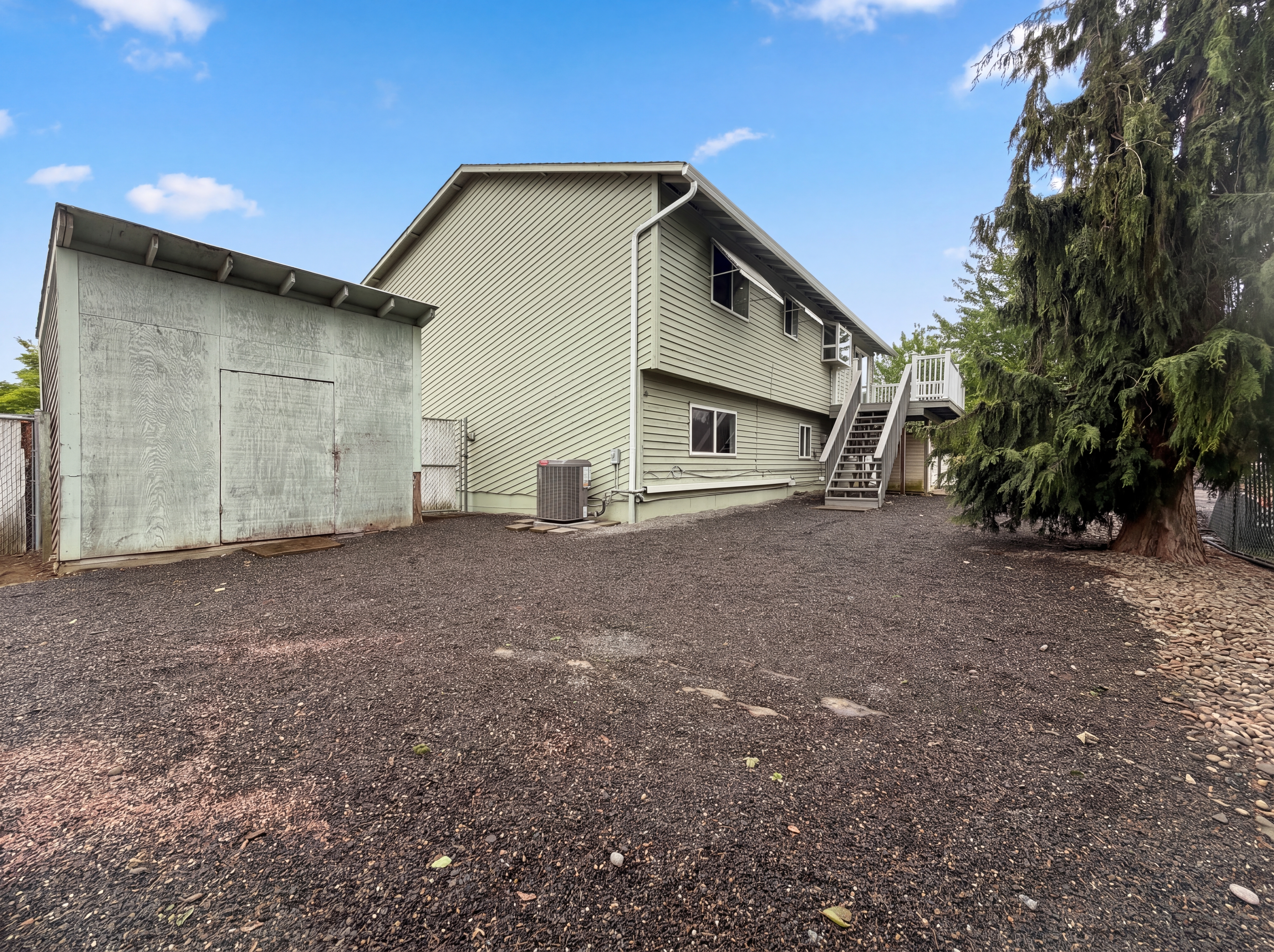 Photo 5 of 17 of 1209 SW 25th St, Troutdale, OR