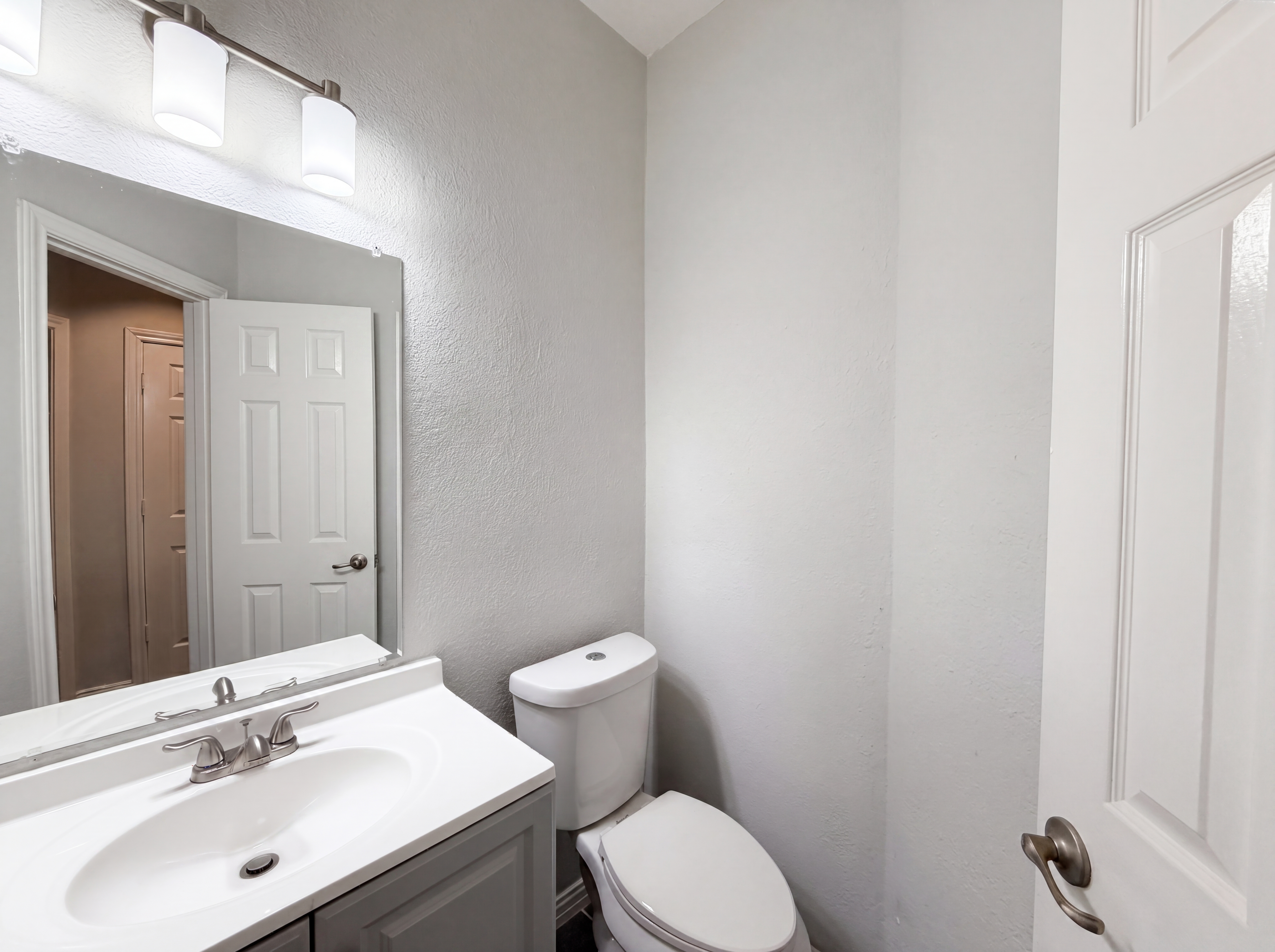 Photo 20 of 27 of 7707 Windmere Ct, Irving, TX