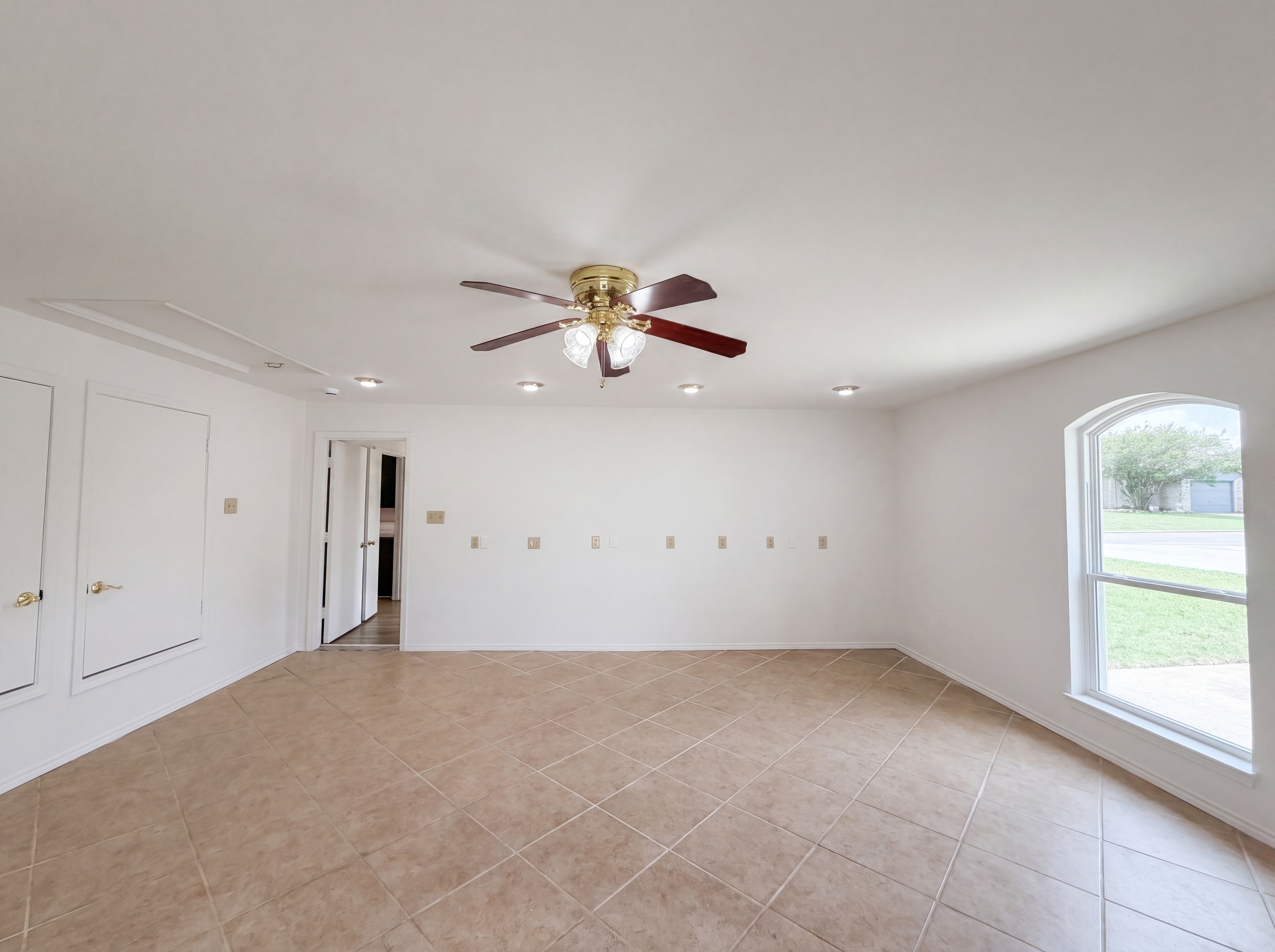 Photo 11 of 22 of 4700 Maryannes Meadow Dr, Fort Worth, TX