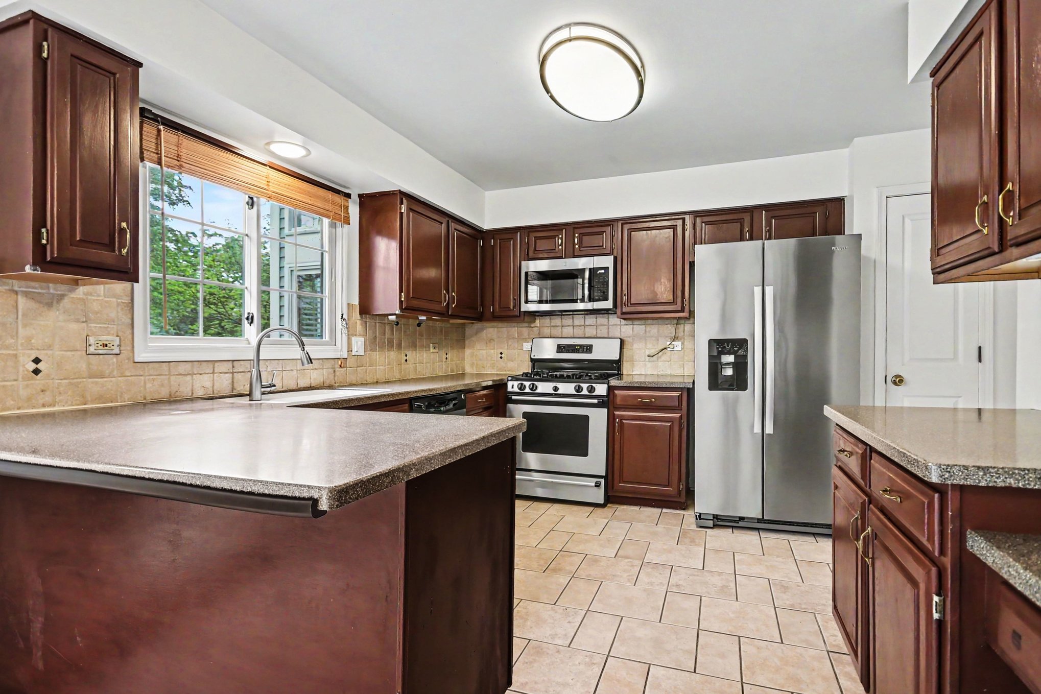 Photo 2 of 28 of 865 Warwick Ln, Lake Zurich, IL