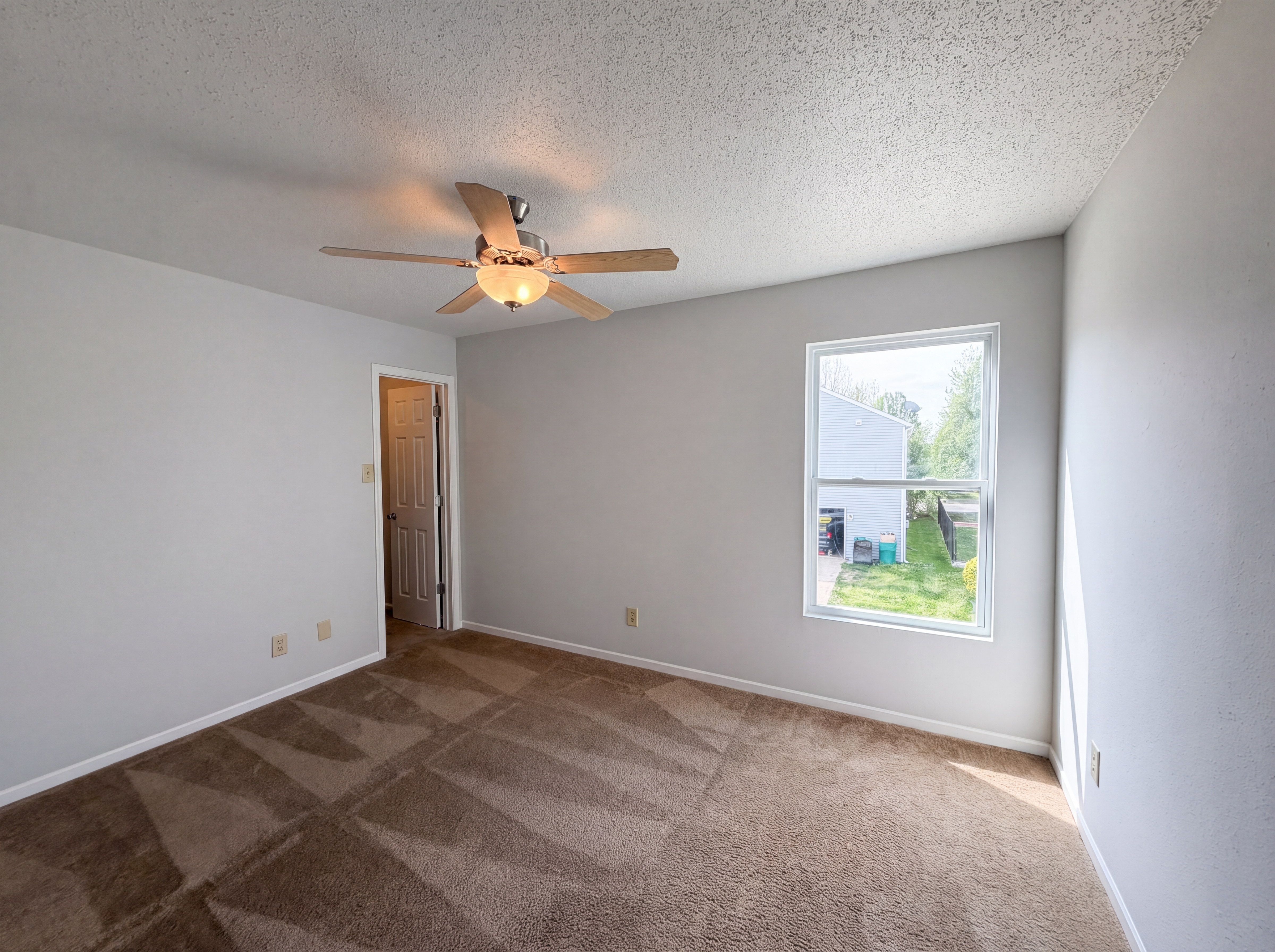 Photo 14 of 17 of 925 Harbon Dr, Franklin, IN