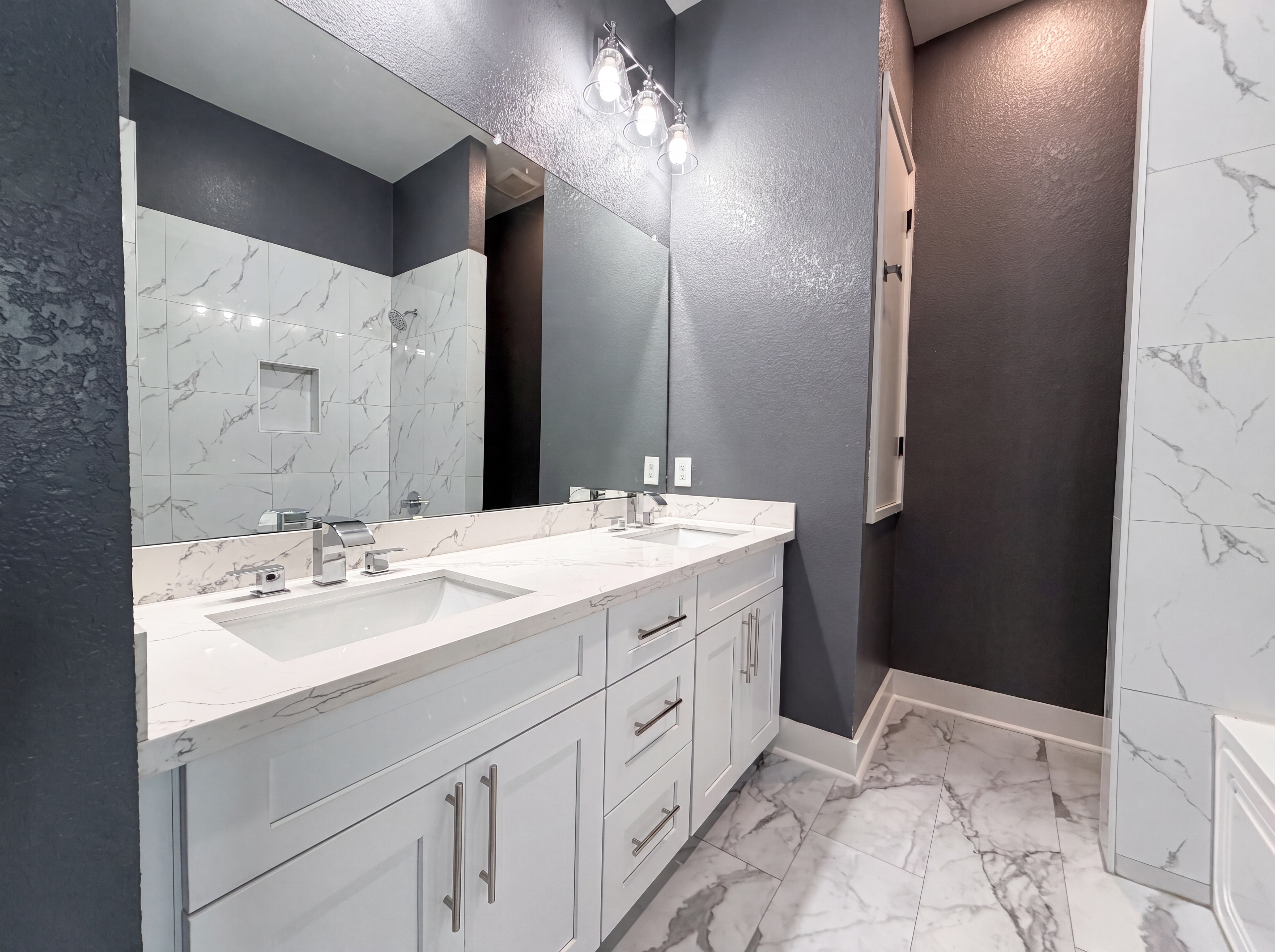 Photo 12 of 19 of 4704 Ward St, Houston, TX