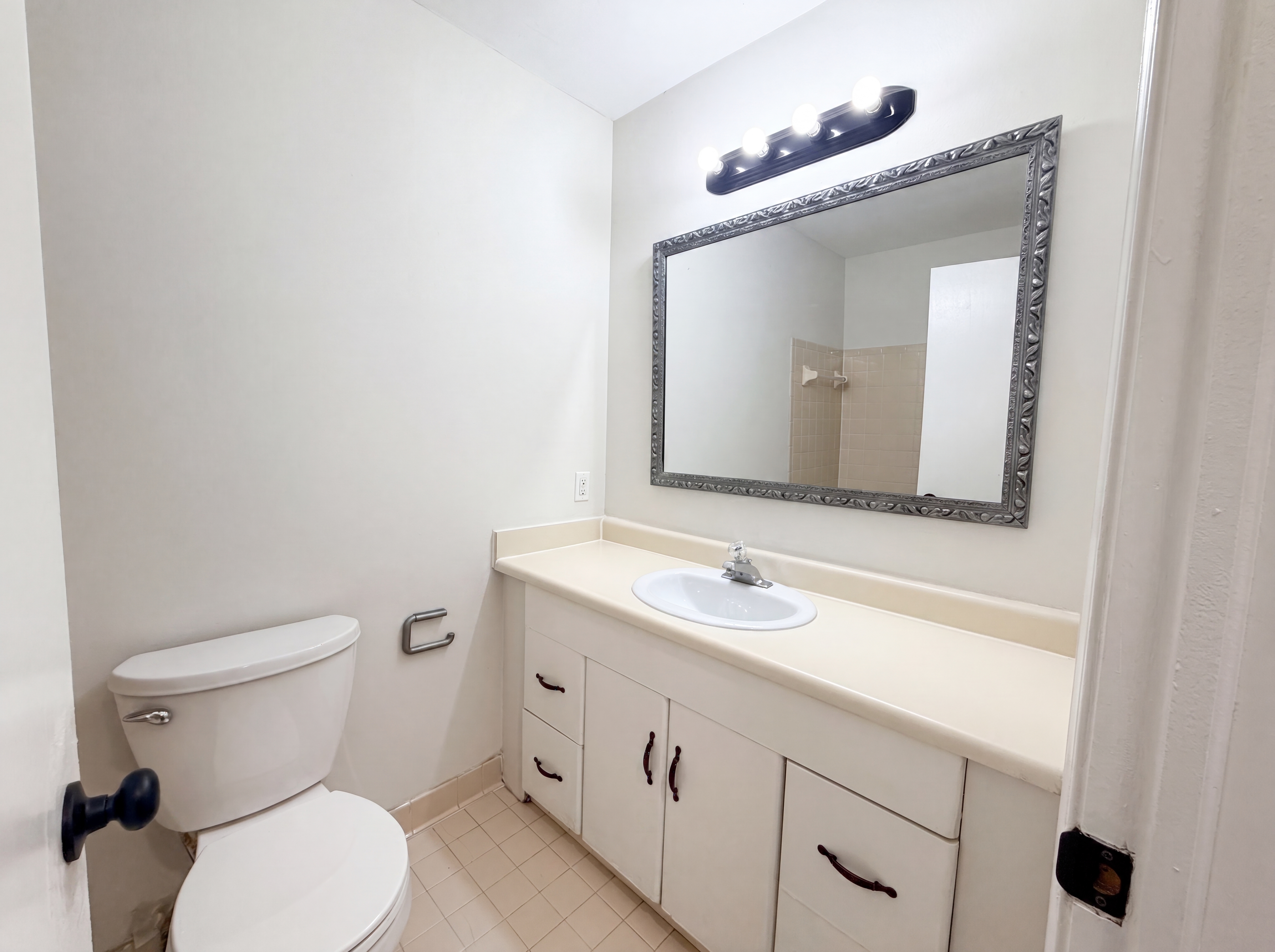 Photo 10 of 19 of 33522 Fernwood St, Westland, MI