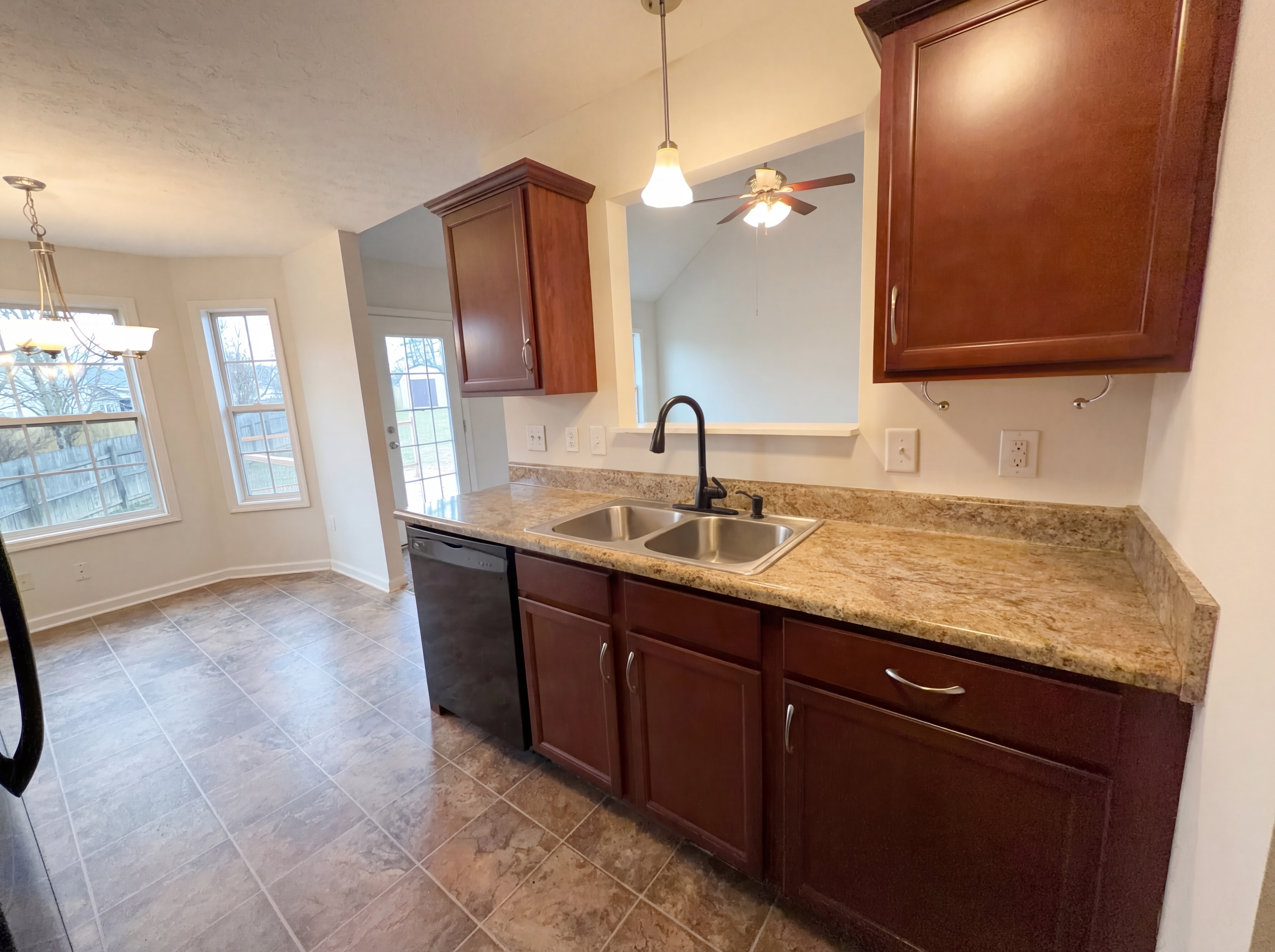 Photo 15 of 22 of 353 Chestnut Grove Ct, Clarksville, TN