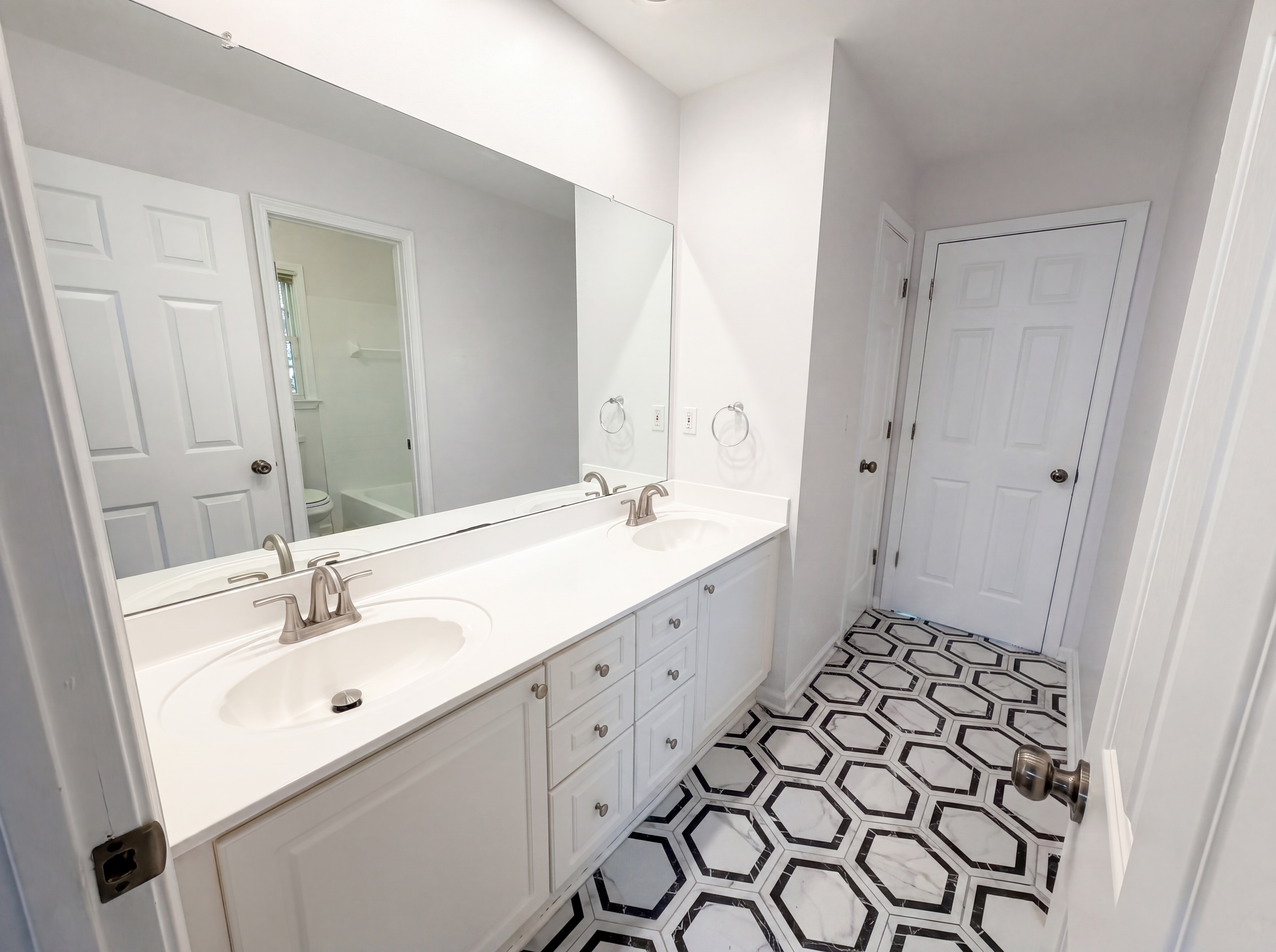Photo 14 of 20 of 4770 Feather Creek Ct, Stone Mountain, GA