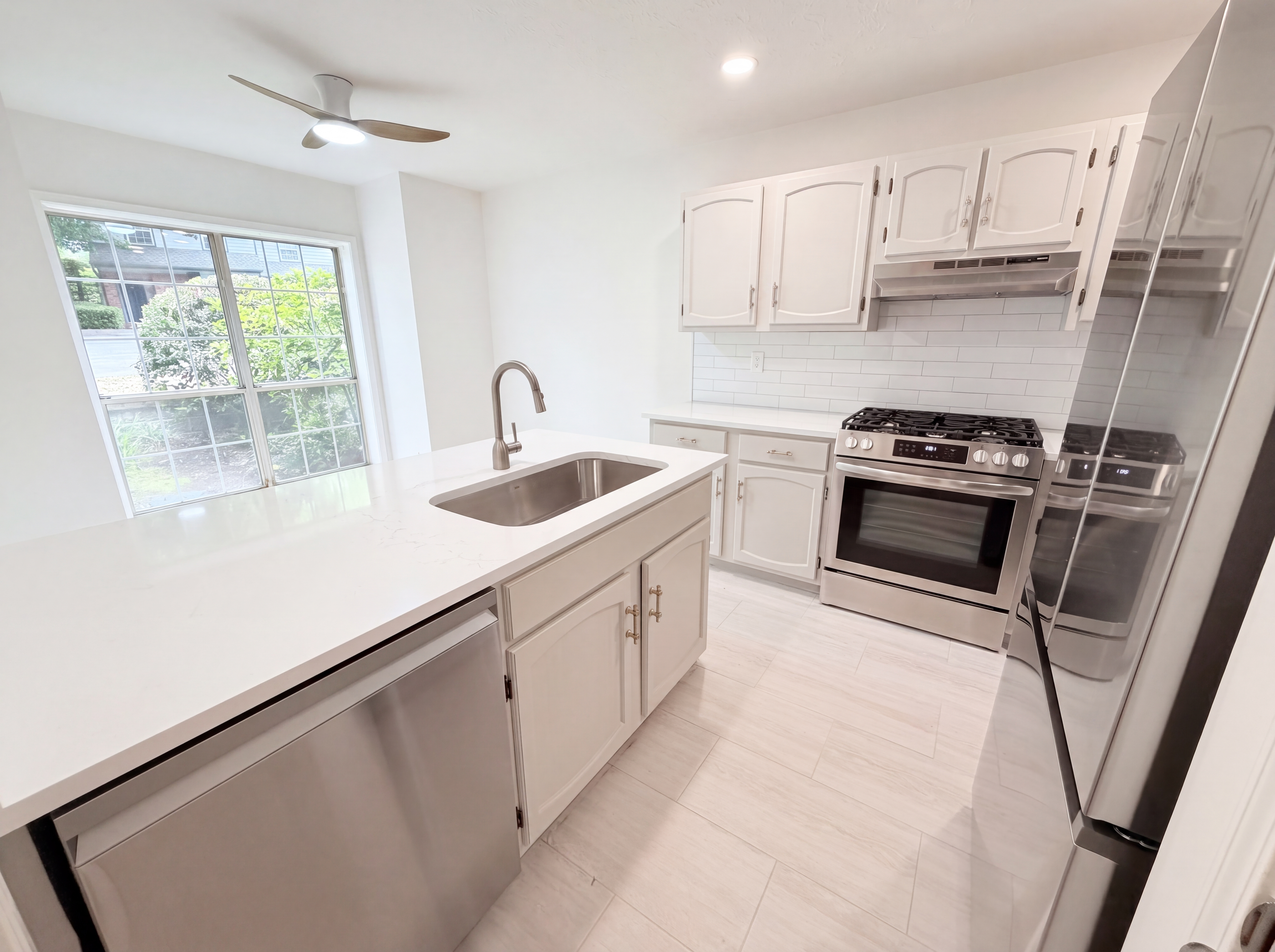 Photo 8 of 25 of 1128 Weatherstone Dr NE, Atlanta, GA