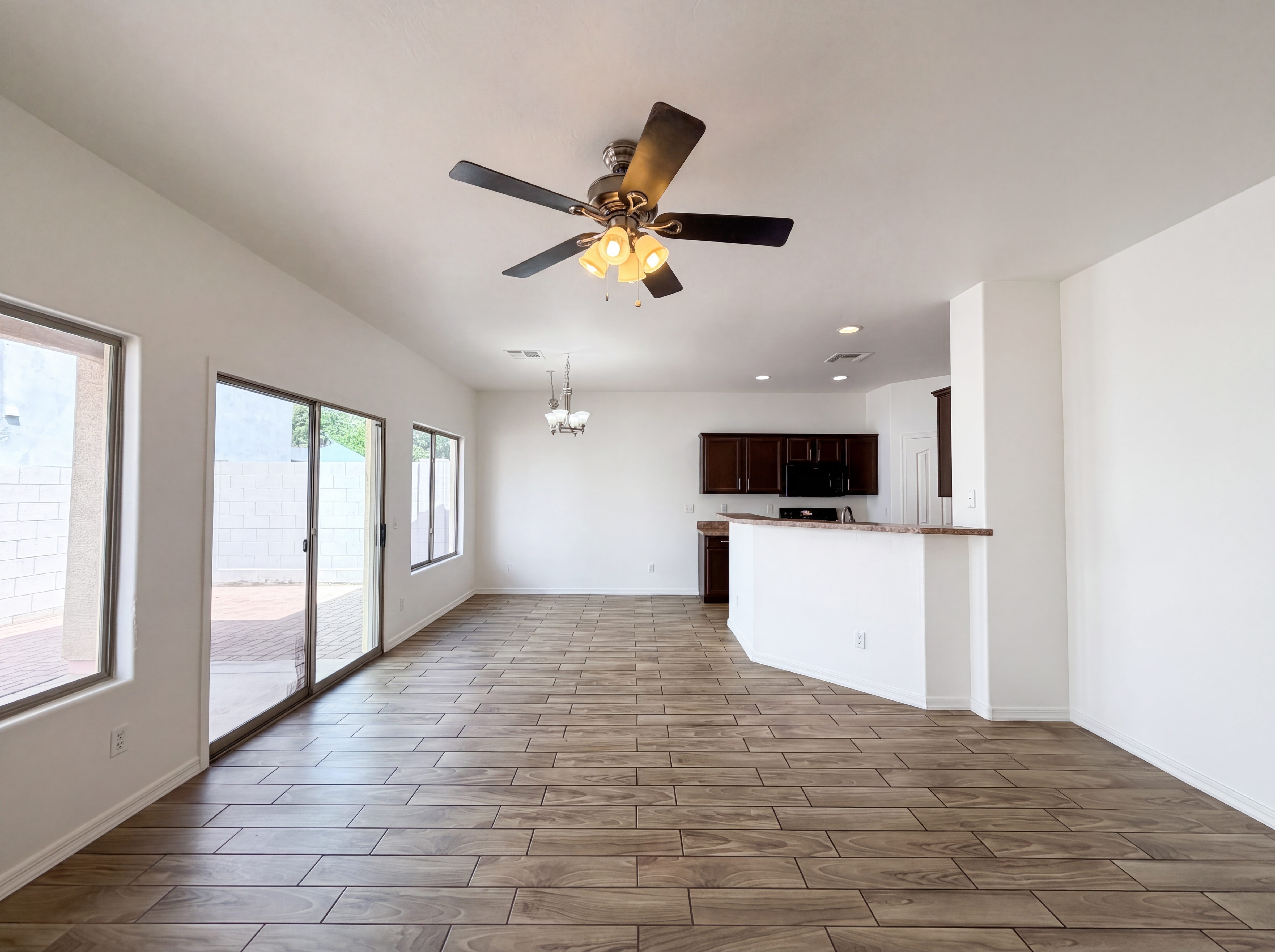 Photo 3 of 22 of 606 W Beautiful Ln, Phoenix, AZ