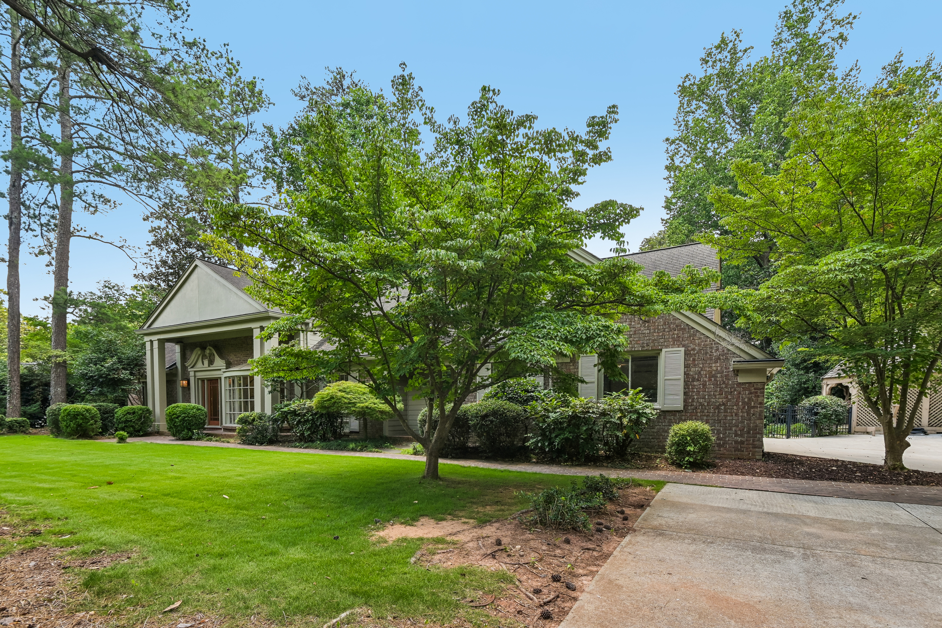 Photo 46 of 87 of 3135 Spalding Dr, Atlanta, GA