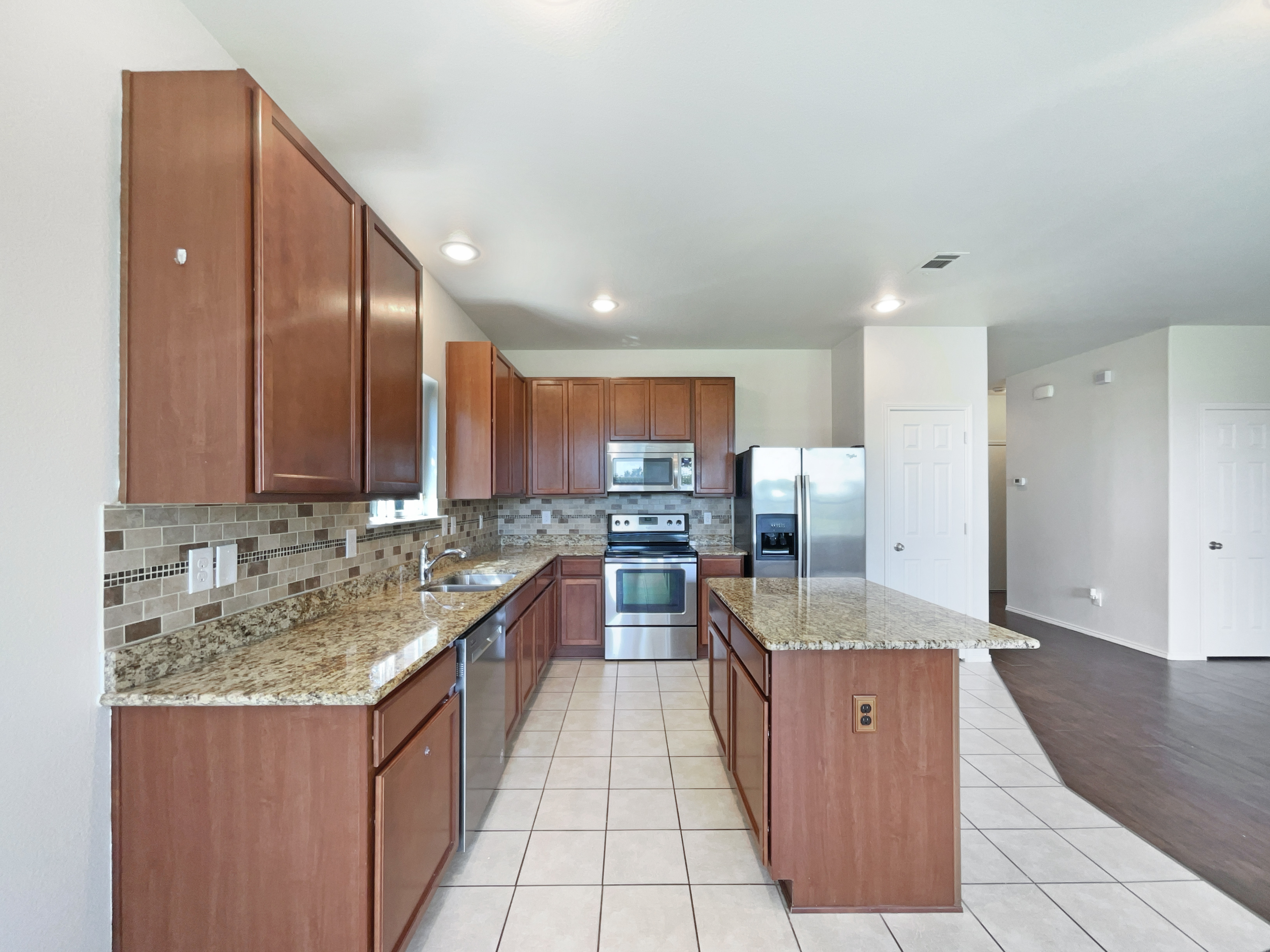 Photo 6 of 20 of 8700 Navigation Dr, Fort Worth, TX
