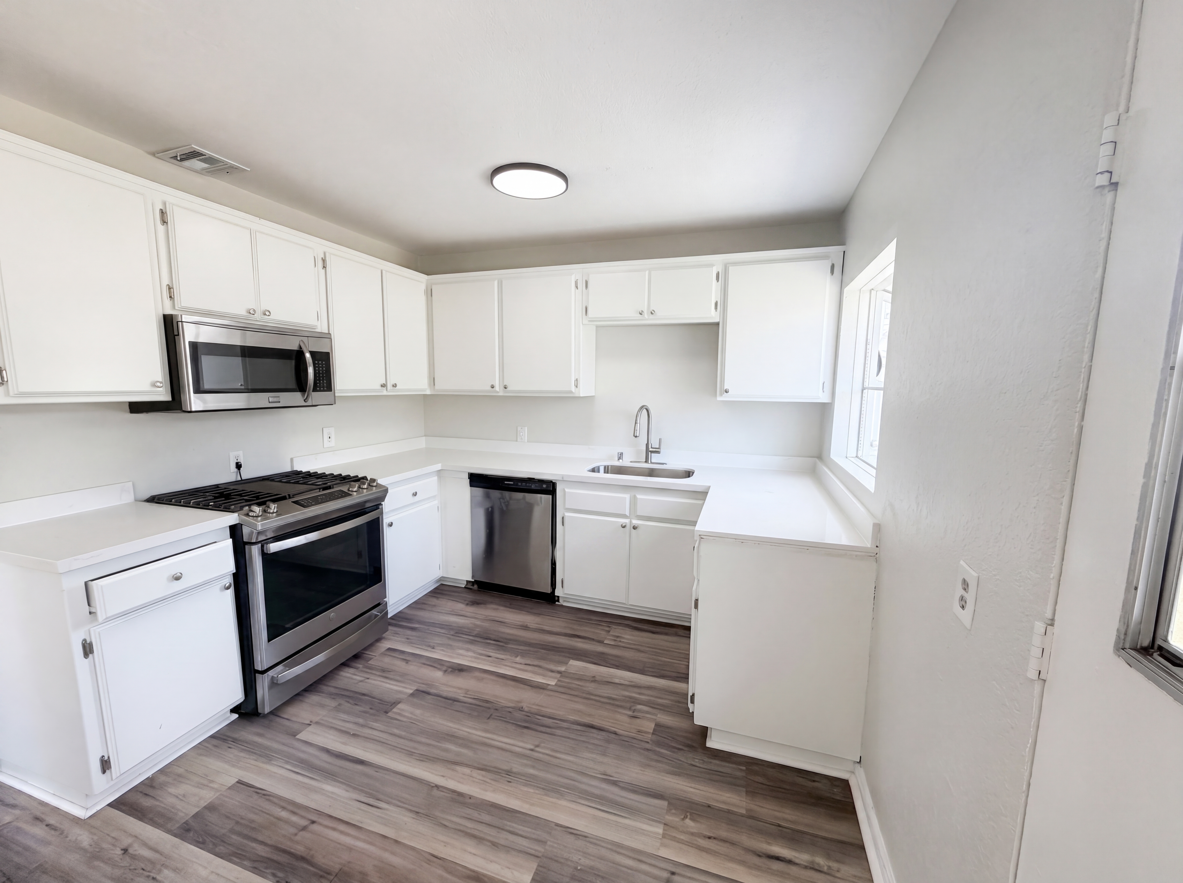 Photo 6 of 26 of 1441 Pepper Tree Ln, San Bernardino, CA