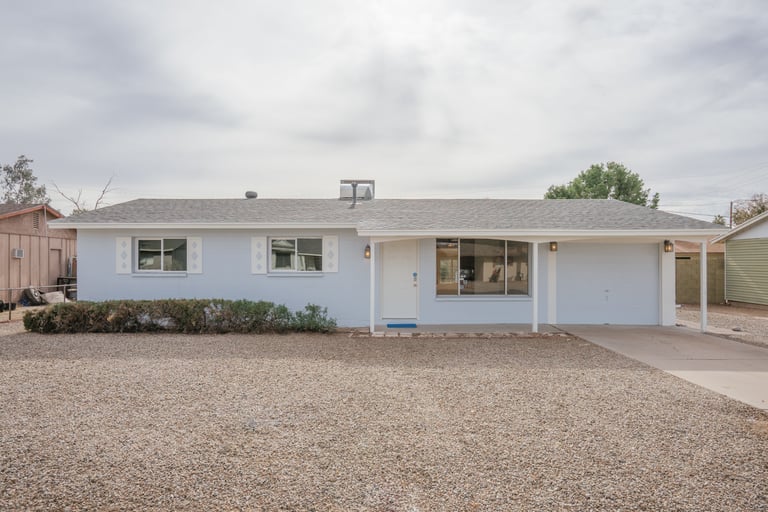 Photo 1 of 26 - 2239 W Laurel Ln, Phoenix, AZ 85029