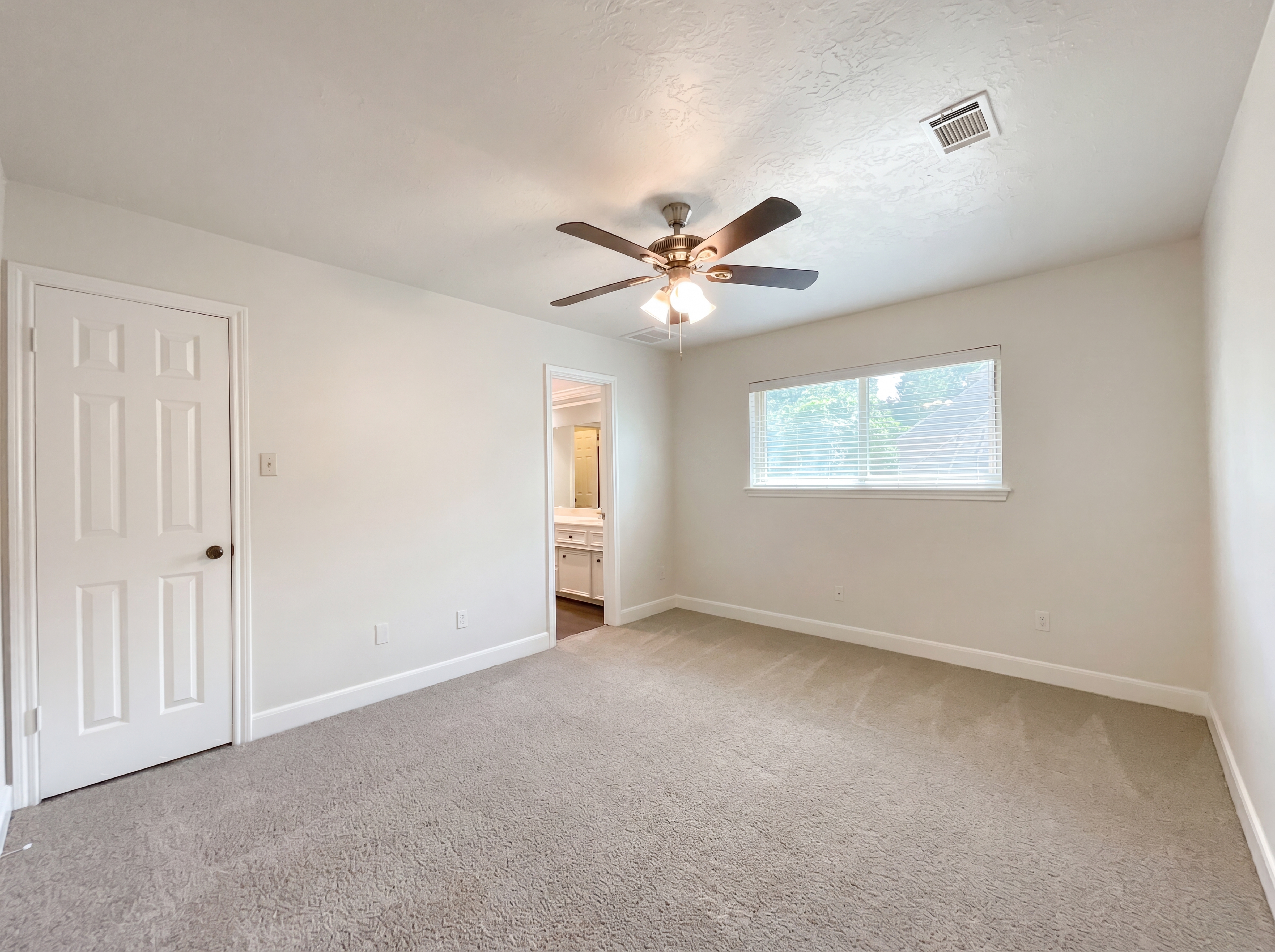 Photo 4 of 26 of 2503 Pleasant Creek Dr, Kingwood, TX