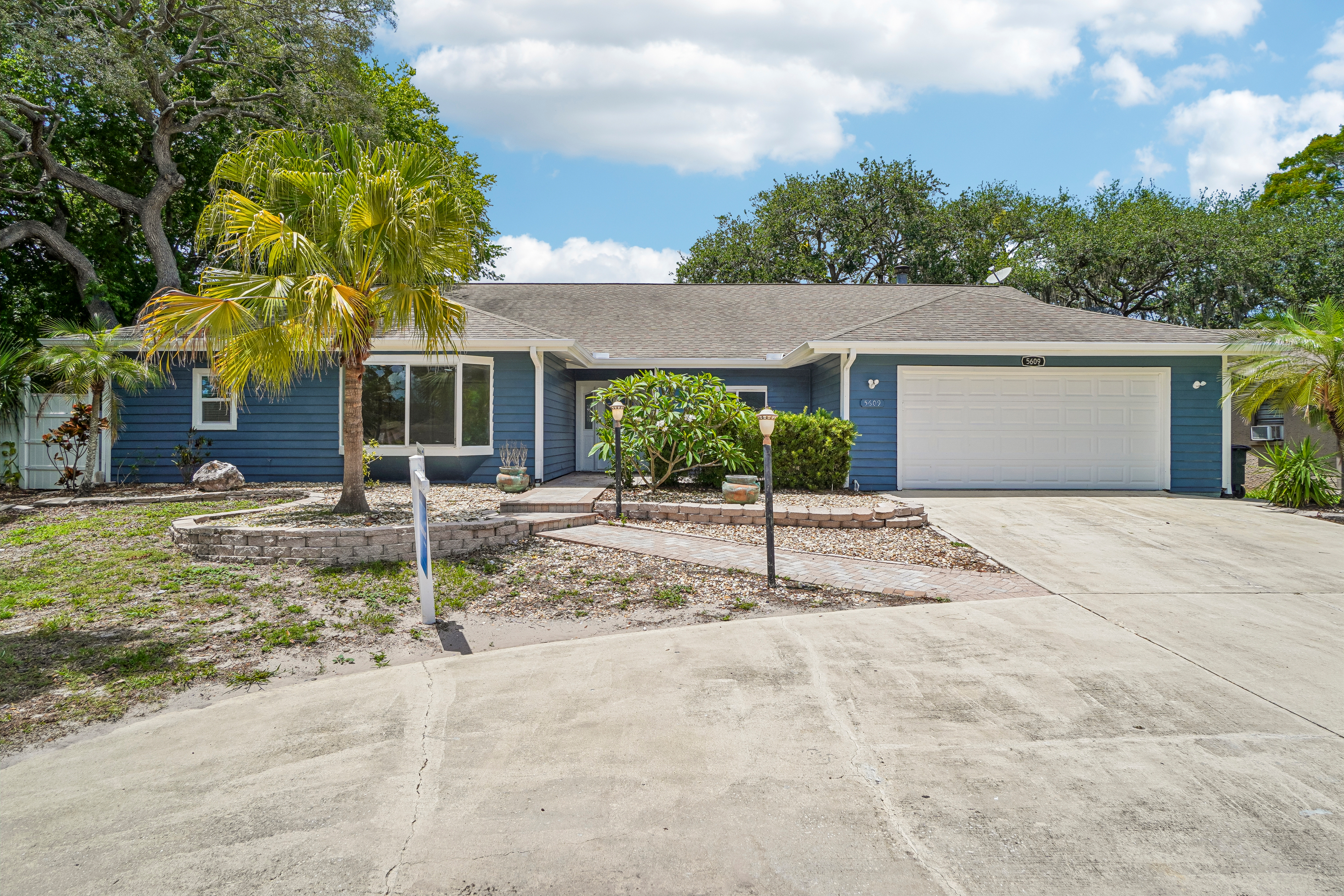 Photo 42 of 63 of 5609 Executive Dr, New Port Richey, FL