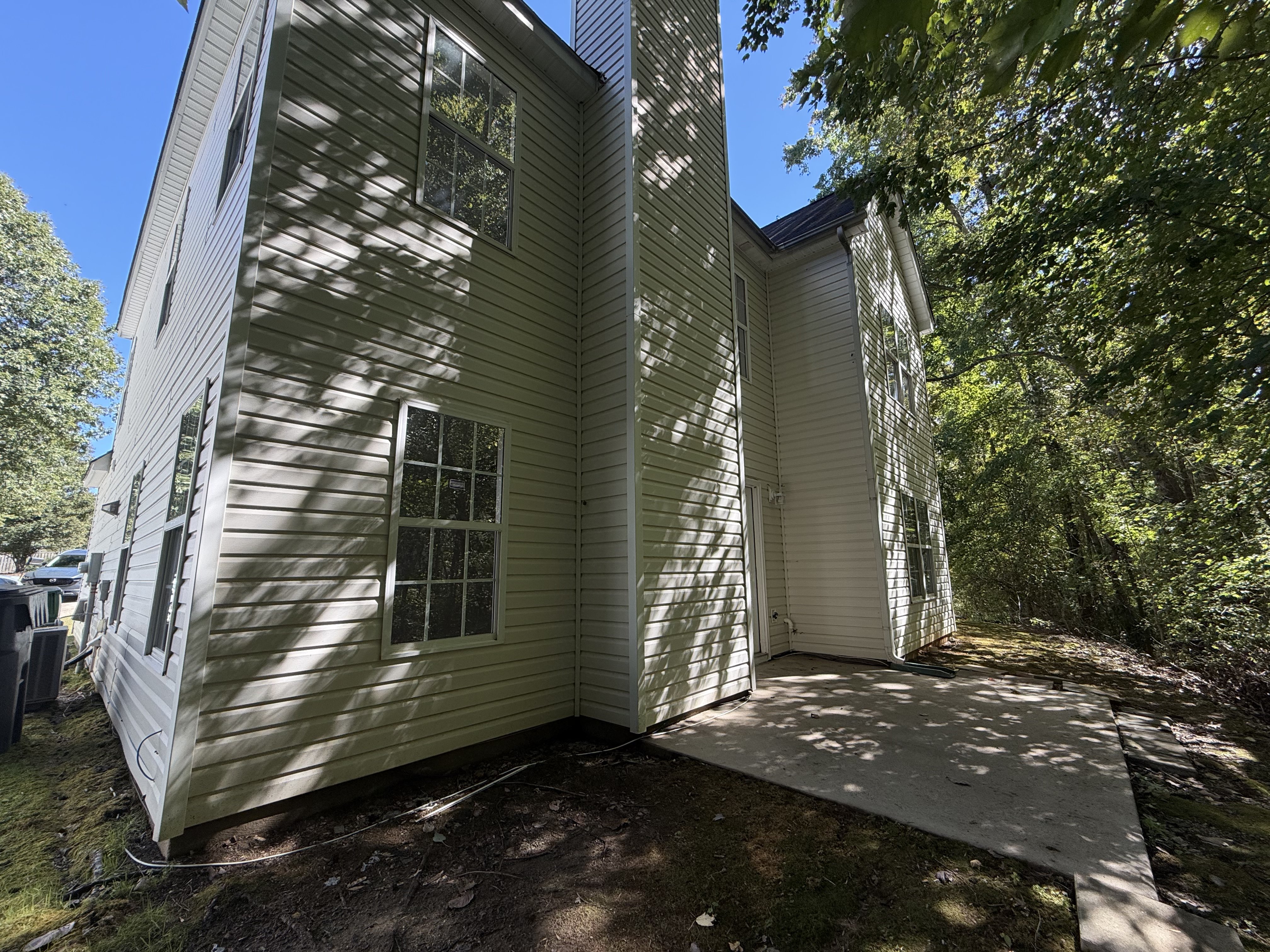 Photo 5 of 28 of 8902 Woodland Hills Rd, Charlotte, NC