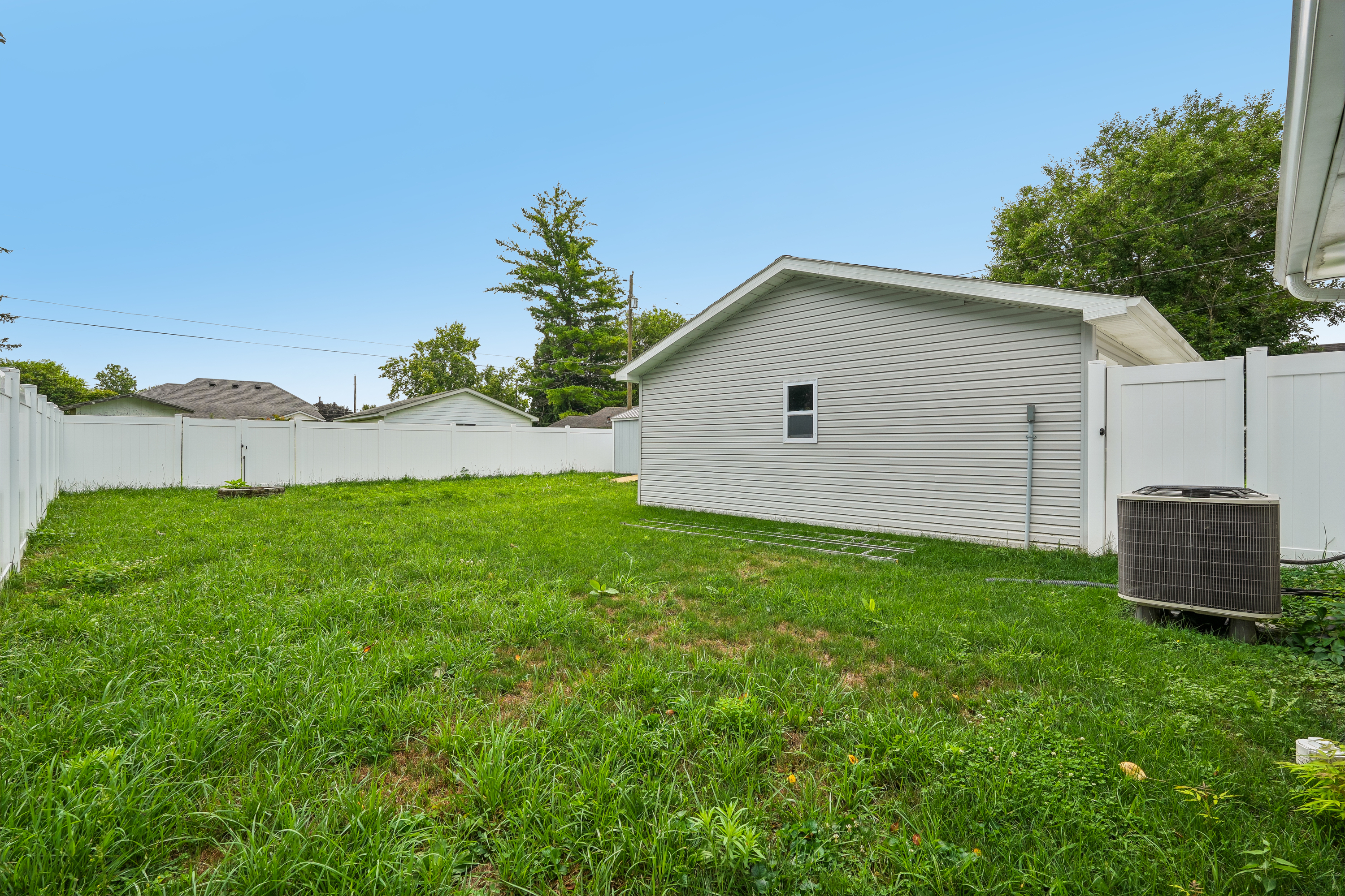Photo 47 of 51 of 205 N Washington St, Arcadia, IN