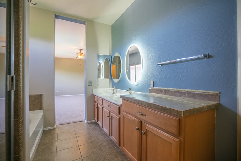 Photo 12 of 32 - 15422 N 170th Ln, Surprise, AZ 85388