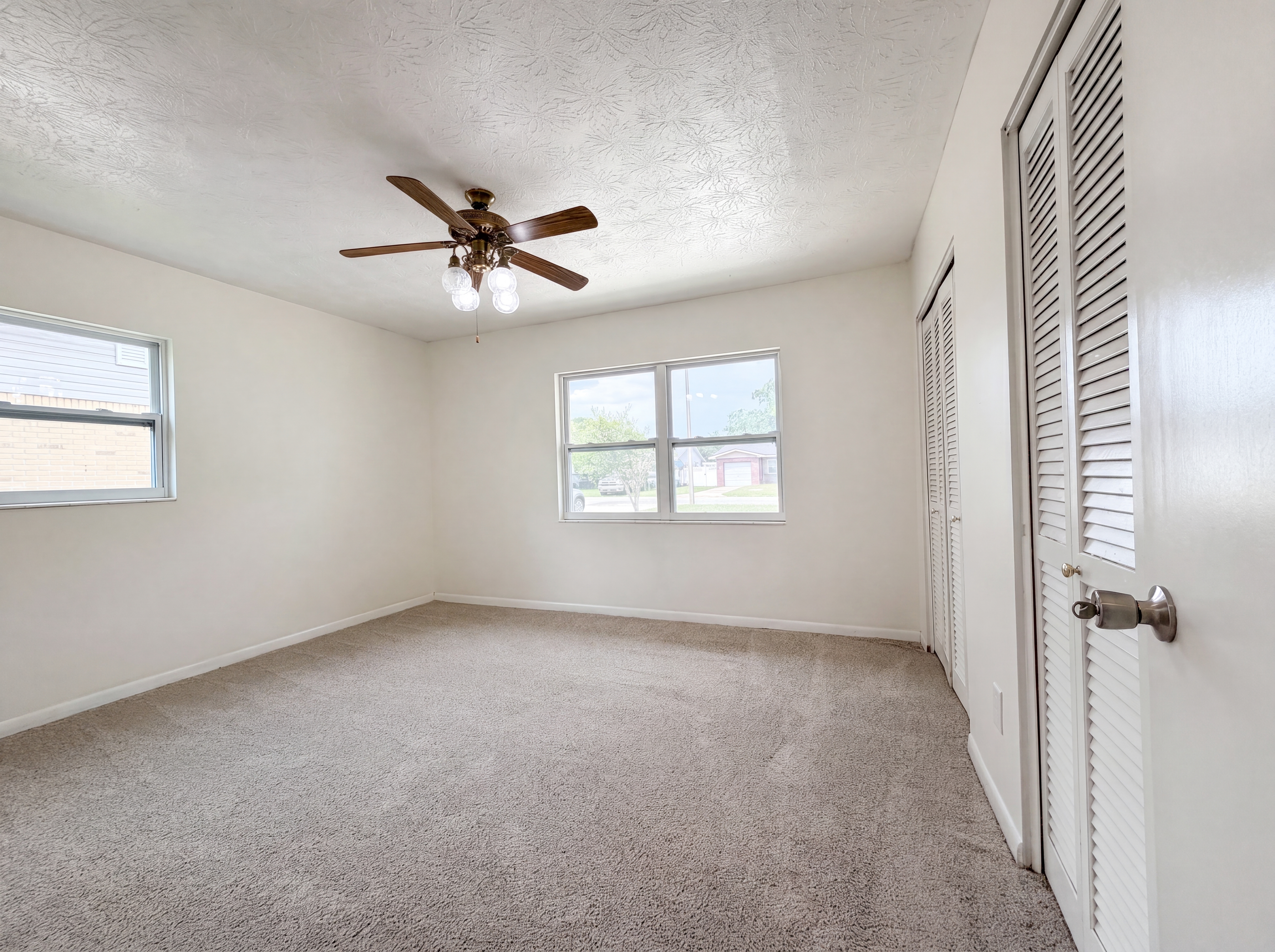Photo 4 of 24 of 7842 Rondeau Dr E, Jacksonville, FL
