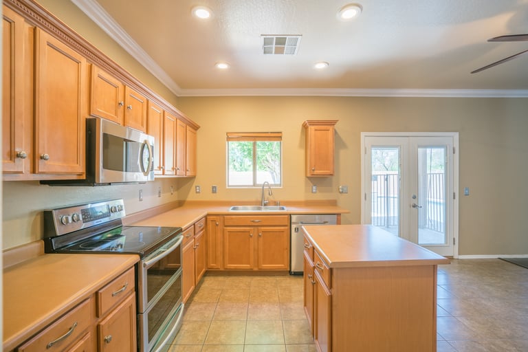 Photo 3 of 32 - 15422 N 170th Ln, Surprise, AZ 85388