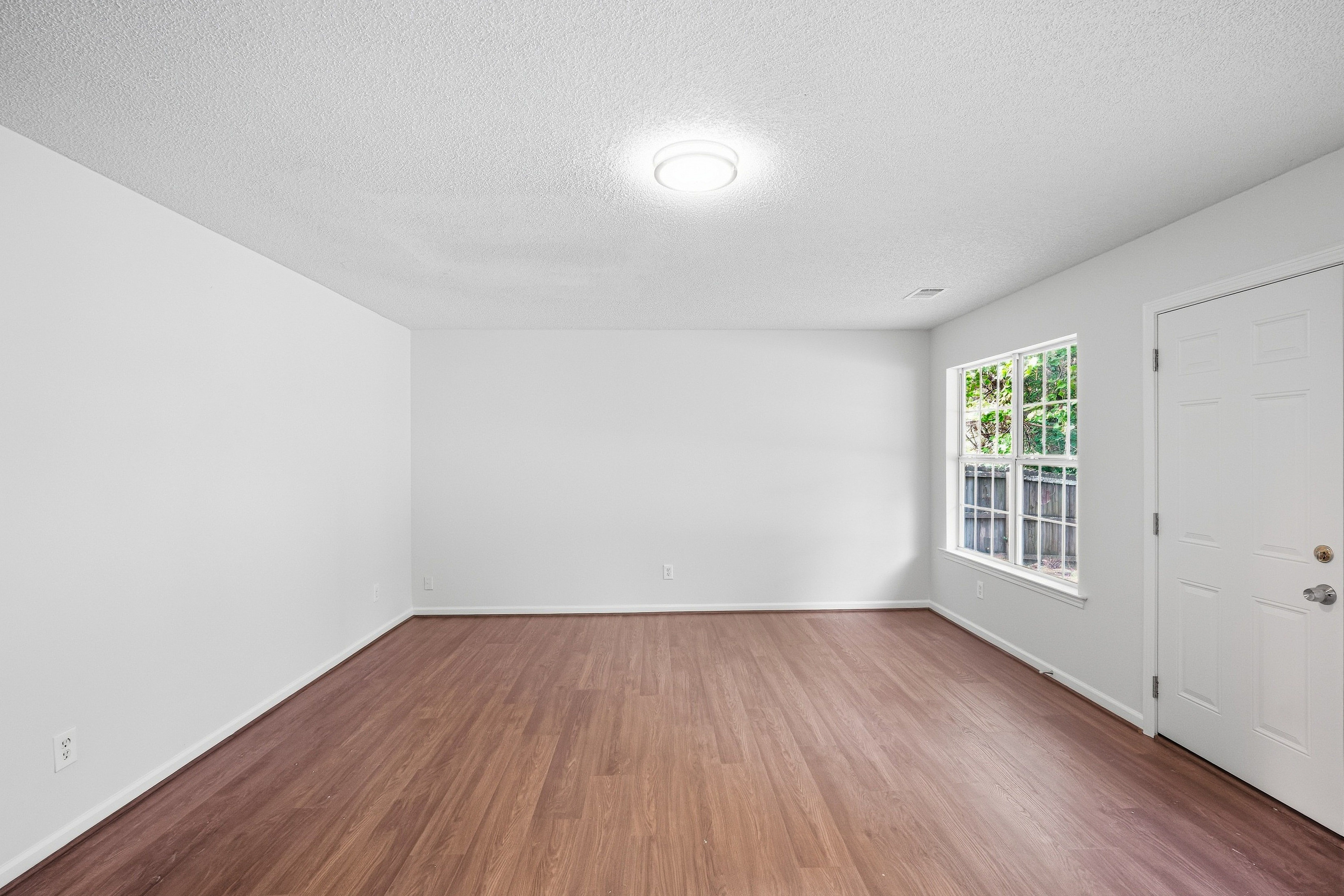 Photo 10 of 36 of 5129 Buchli Crest Ct, Lithonia, GA