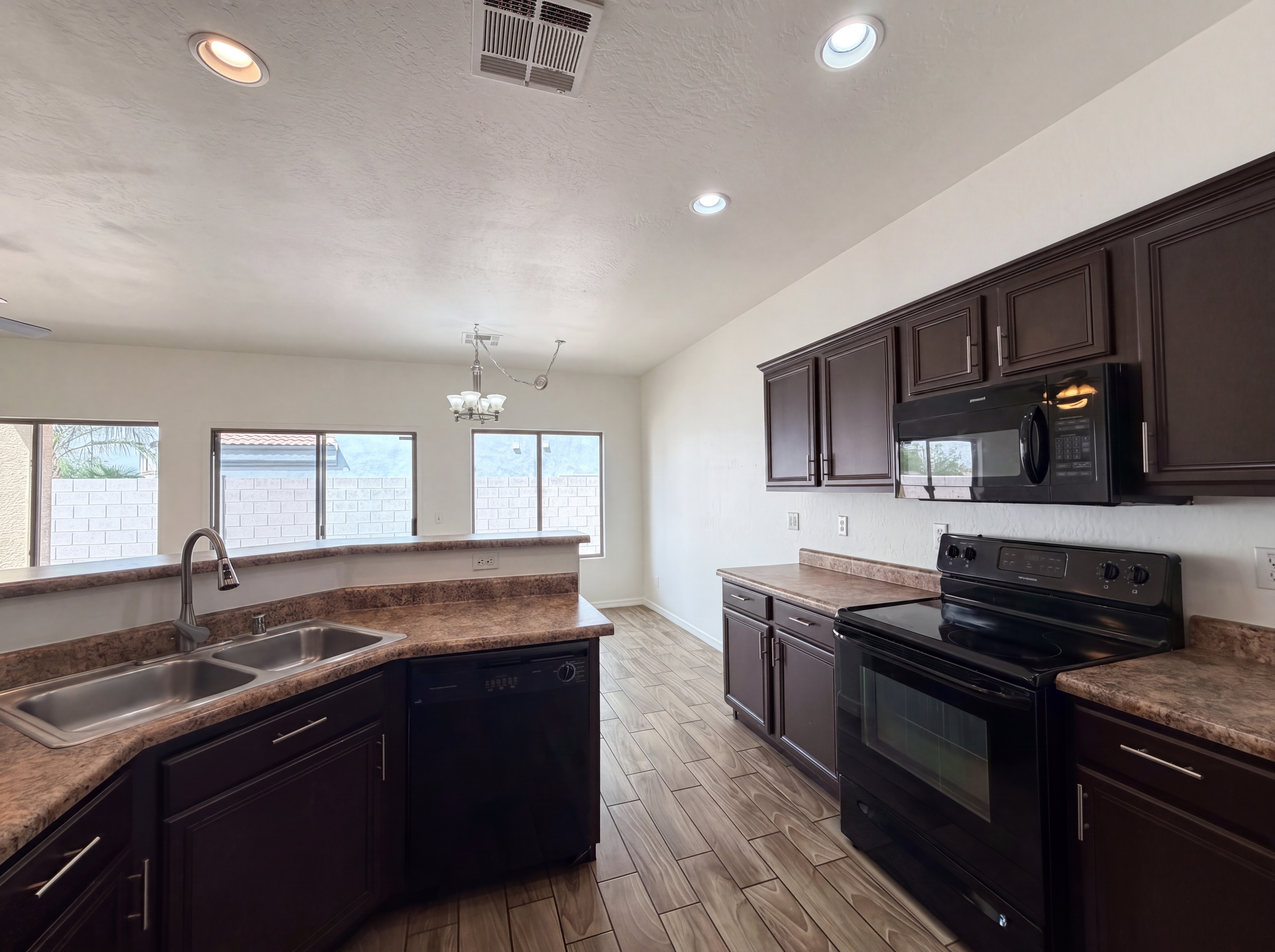 Photo 2 of 22 of 606 W Beautiful Ln, Phoenix, AZ