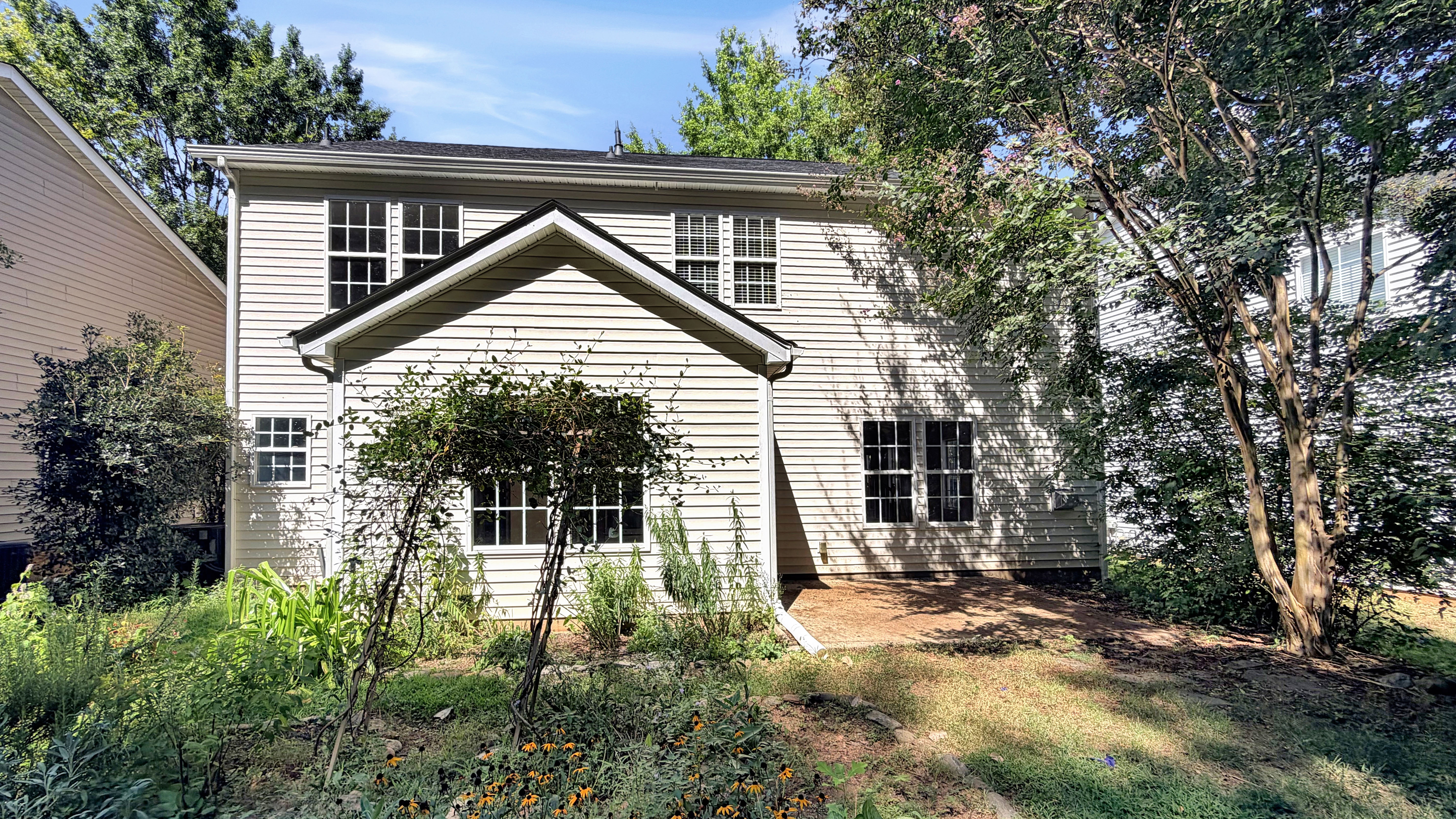 Photo 7 of 23 of 1750 Wilburn Park Ln NW, Charlotte, NC