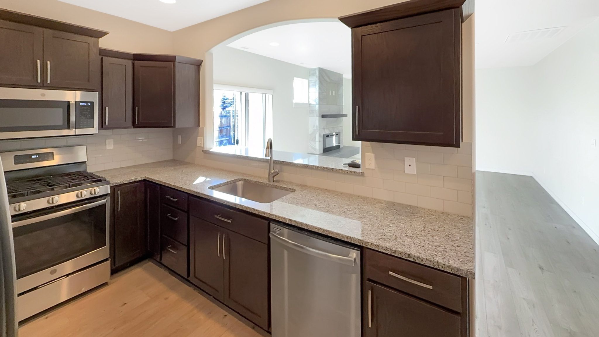 Photo 6 of 13 of 3011 NW Dogwood Ave, Redmond, OR