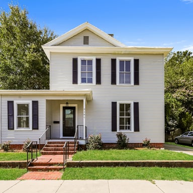 Property photo 1 of 319 E Main St
