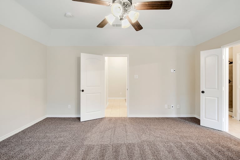 Photo 13 of 25 - 6016 Beachview Ln, Fort Worth, TX 76179
