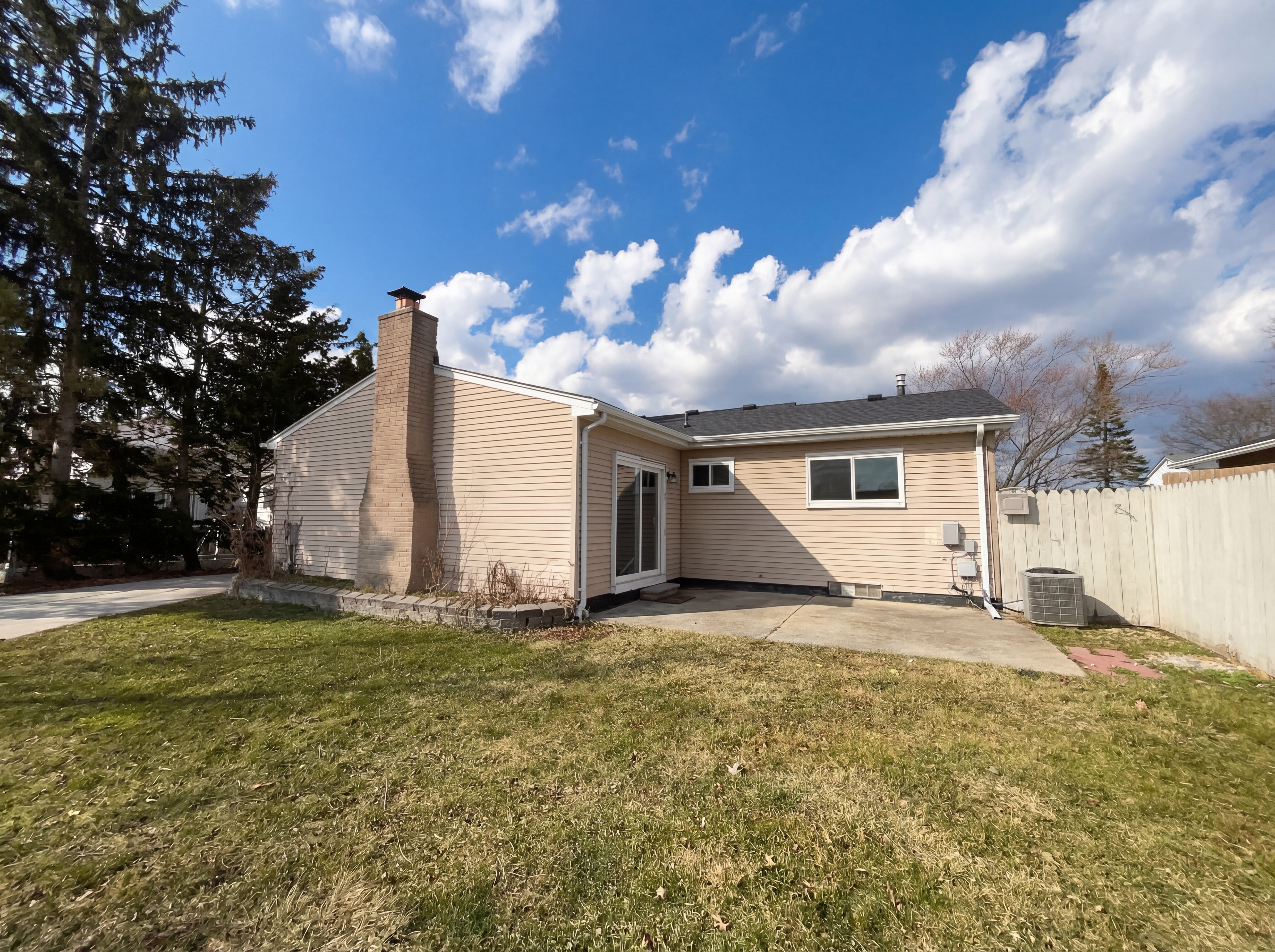 Photo 5 of 19 of 42195 Fairview Dr, Canton, MI