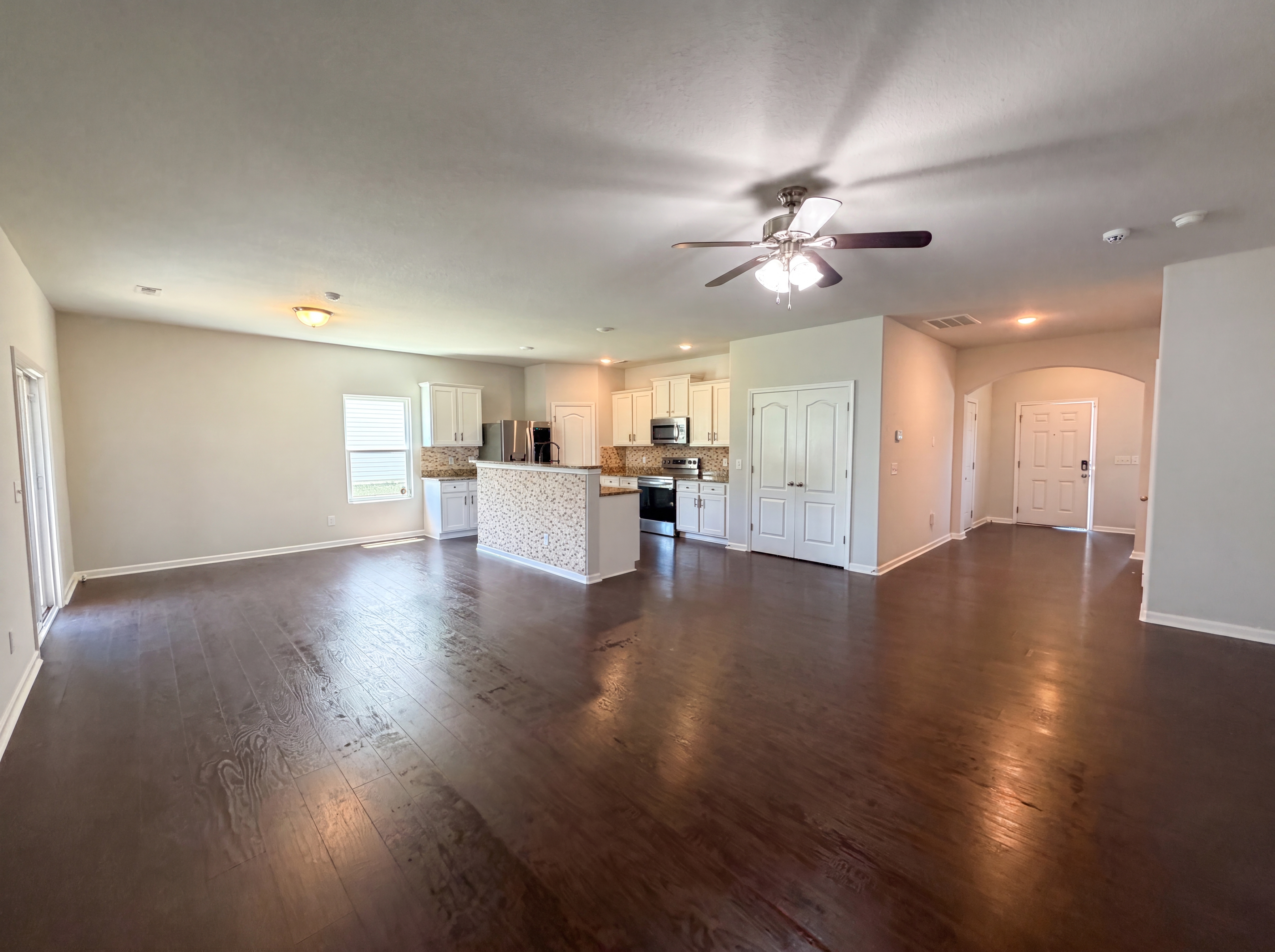 Photo 8 of 17 of 4034 Rosfield Dr, Charlotte, NC
