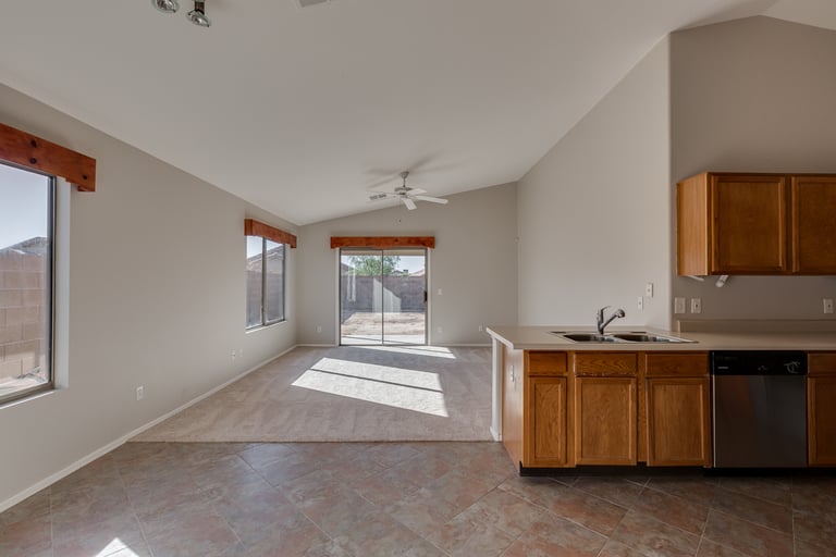 Photo 8 of 22 - 1027 E Mohave Ln, Apache Junction, AZ 85119
