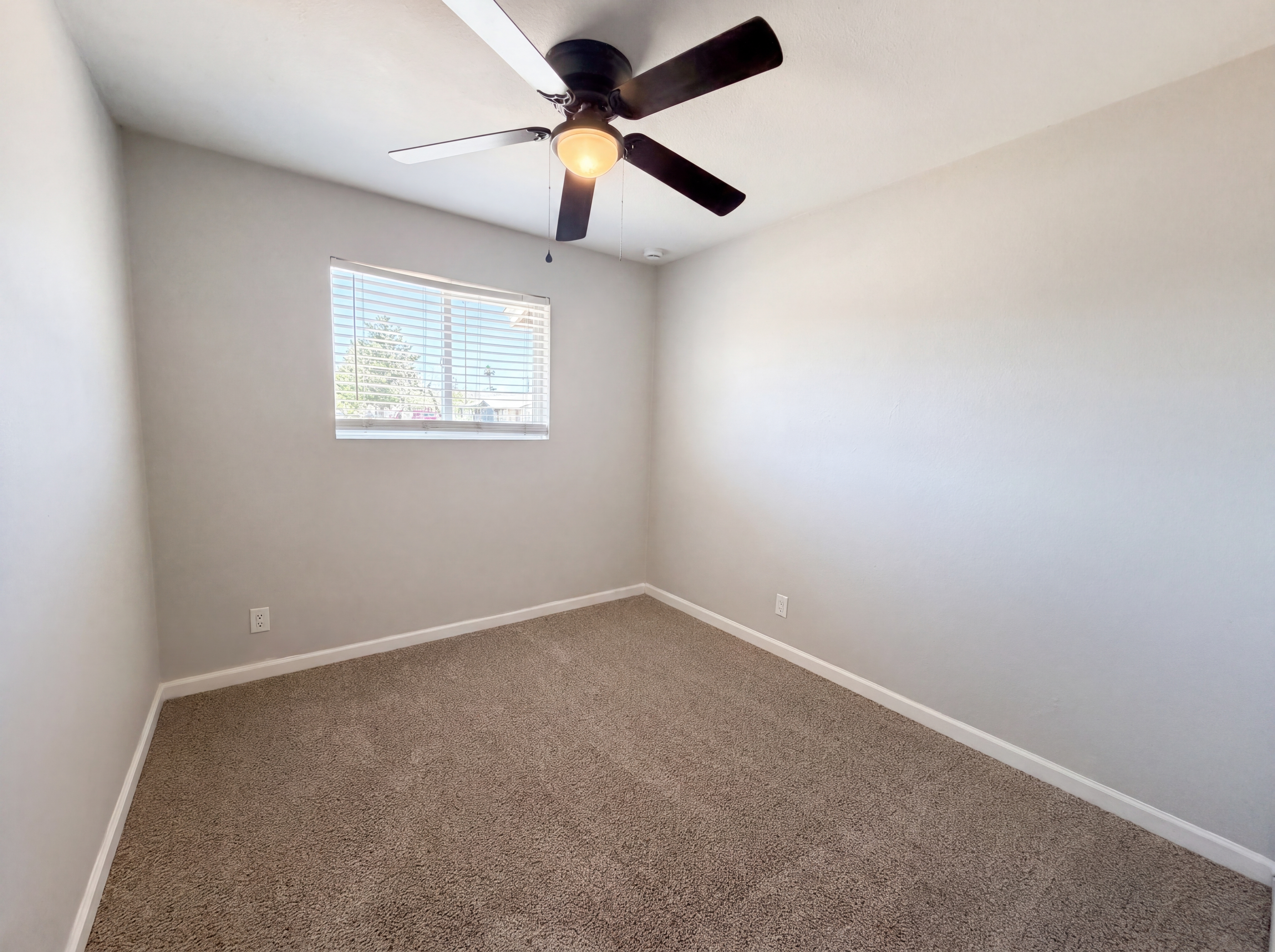 Photo 12 of 29 of 8631 S 6th St, Phoenix, AZ