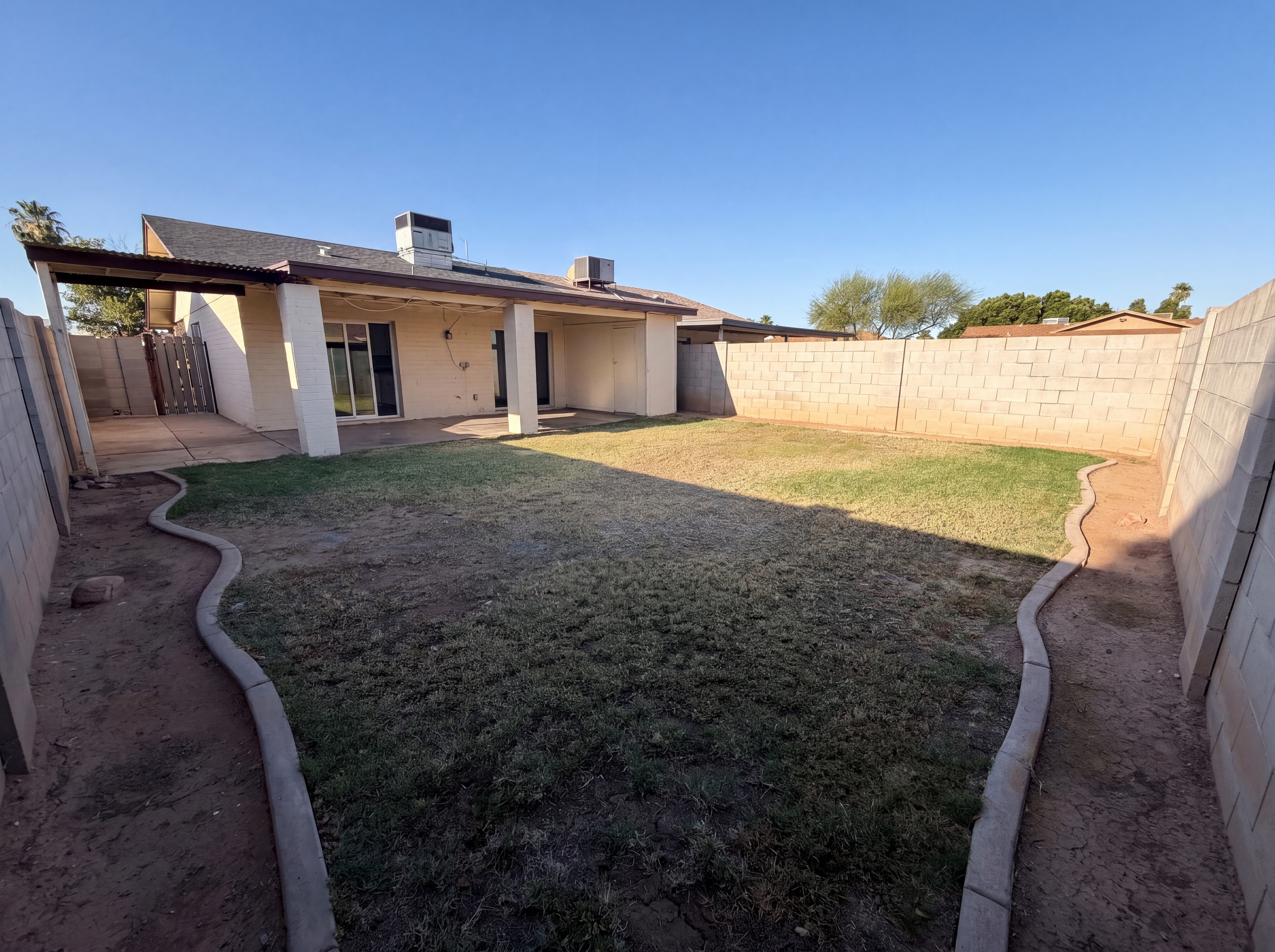 Photo 5 of 18 of 1251 E Grove Cir, Mesa, AZ
