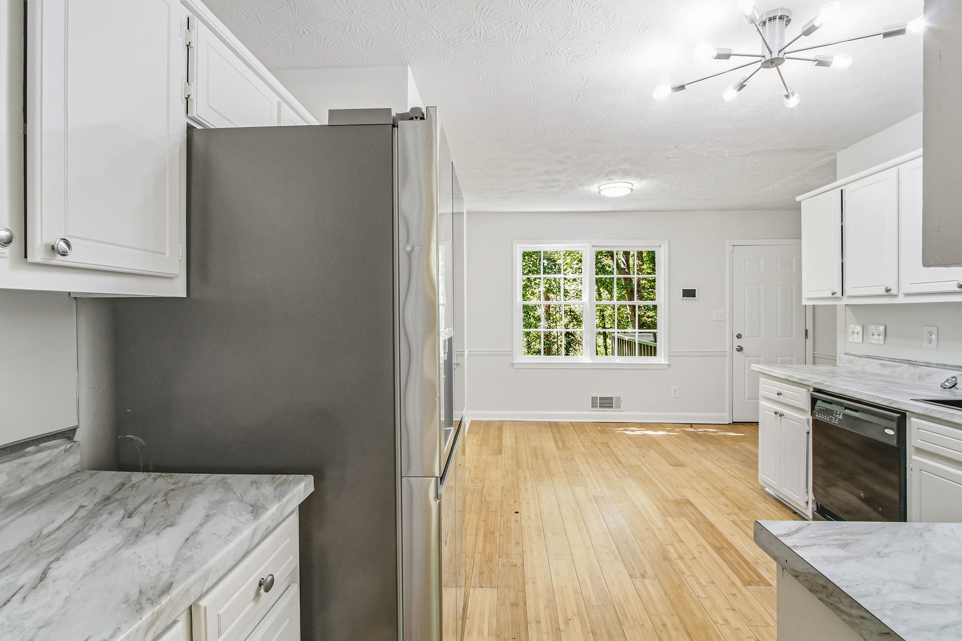 Photo 5 of 29 of 1039 Plantation Blvd SE, Conyers, GA