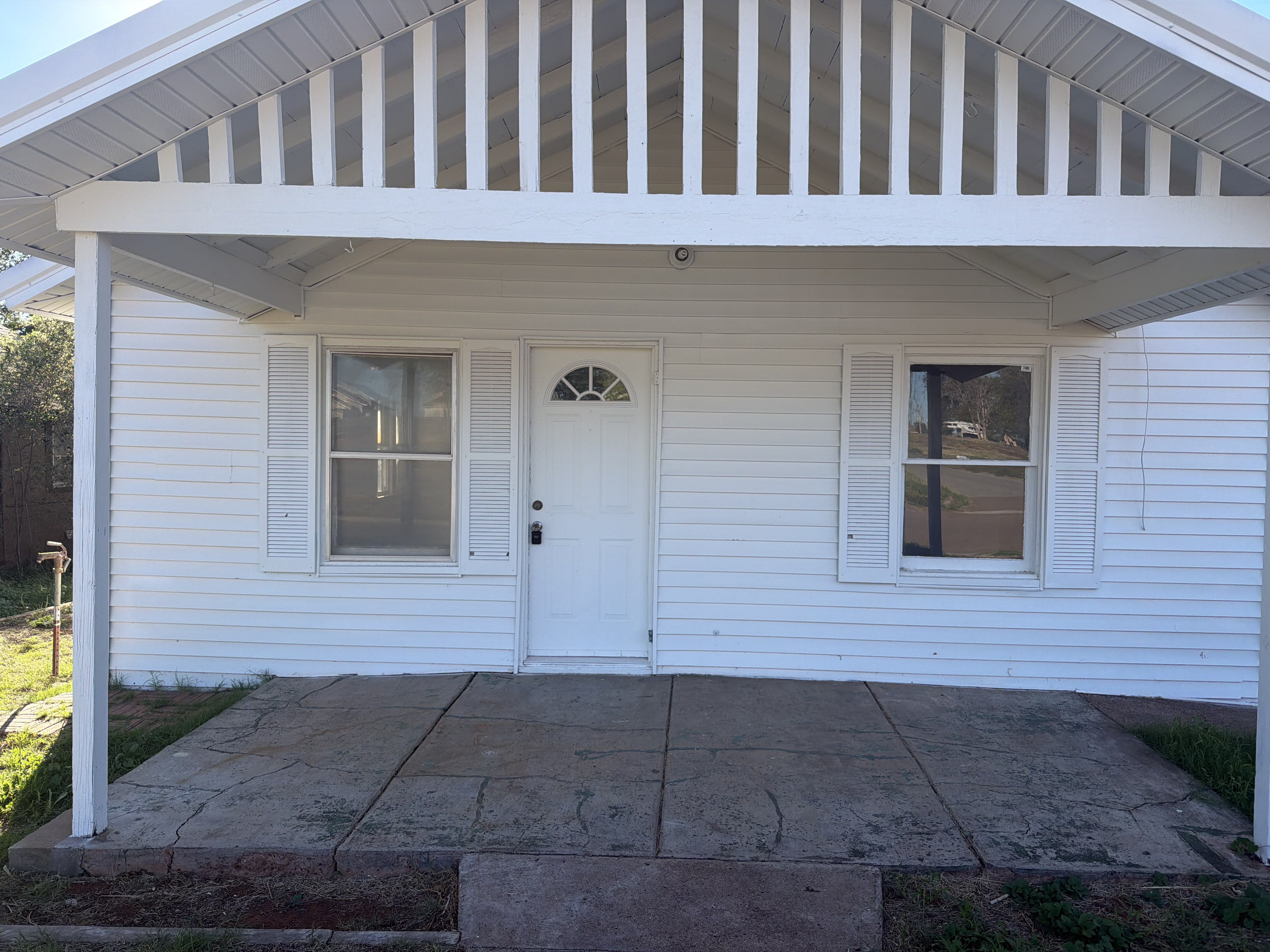 Photo 33 of 37 of 921 N 6th St, Sayre, OK