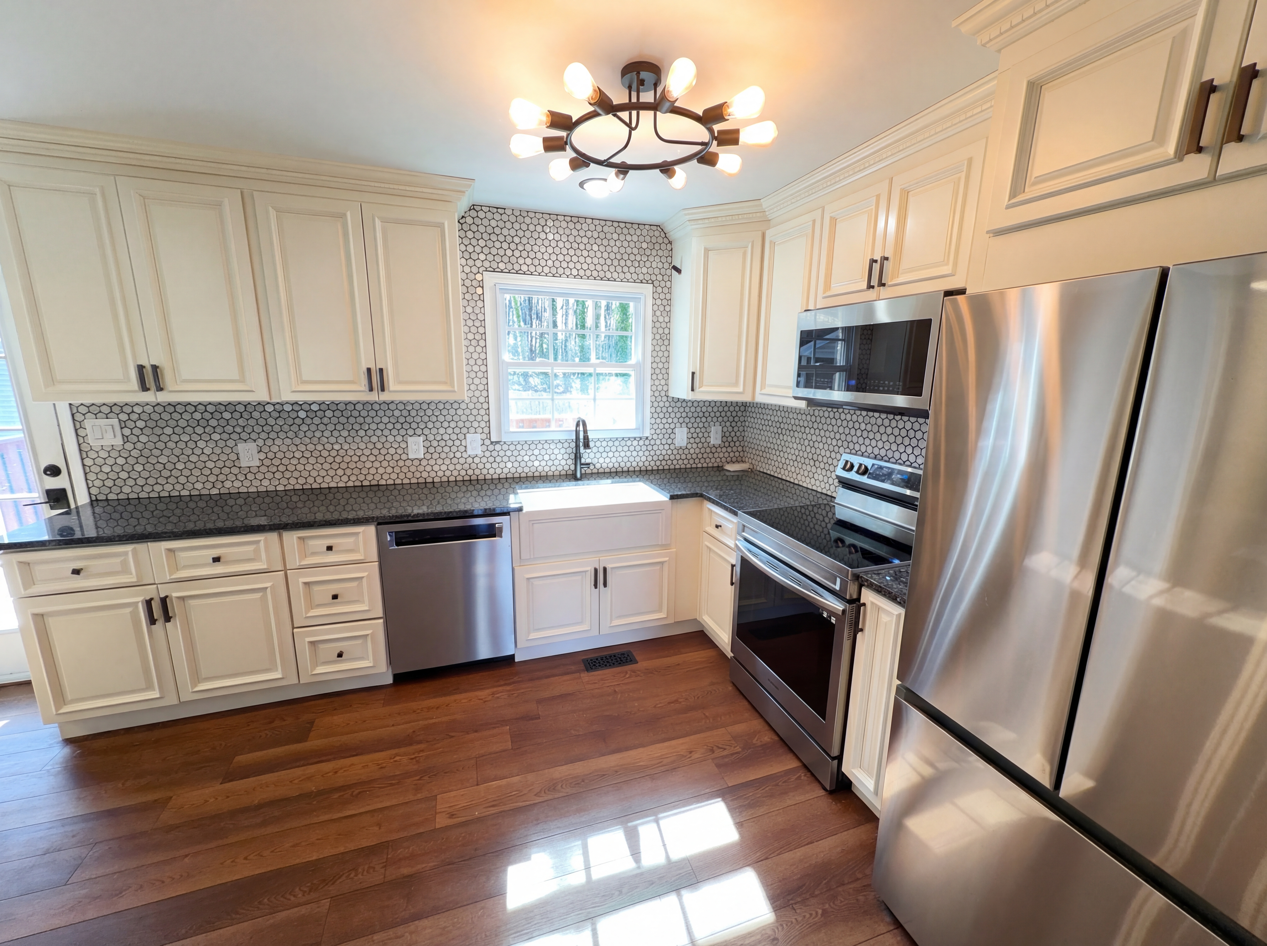 Photo 12 of 31 of 7700 Meadowdale Ln, Charlotte, NC