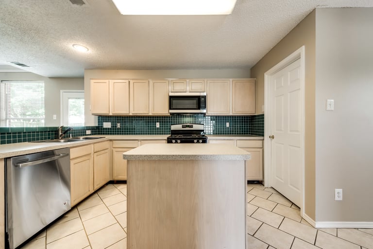 Photo 10 of 35 - 7501 Euclid Dr, Rowlett, TX 75089