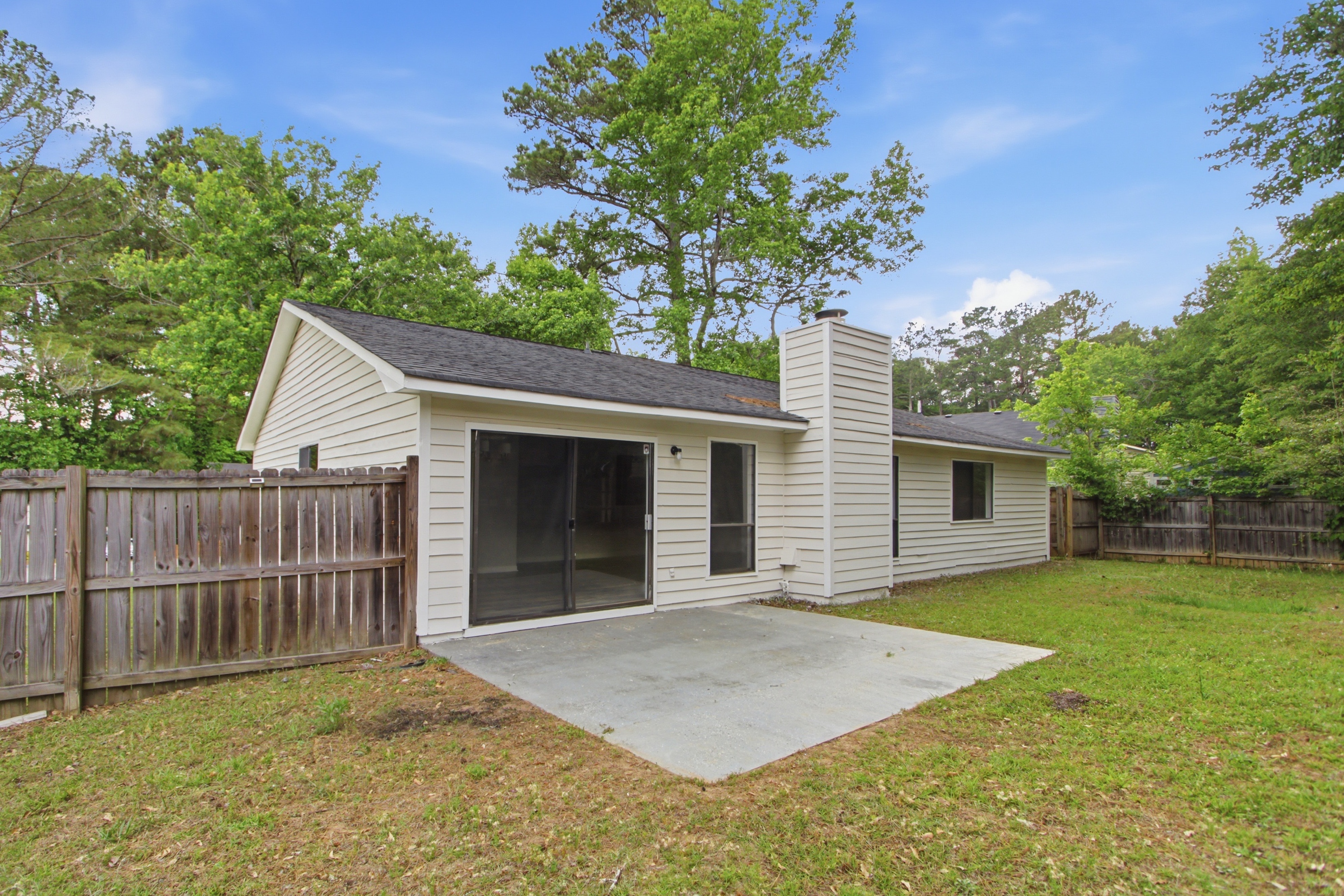 Photo 5 of 31 of 8132 Creekstone Ct, Riverdale, GA