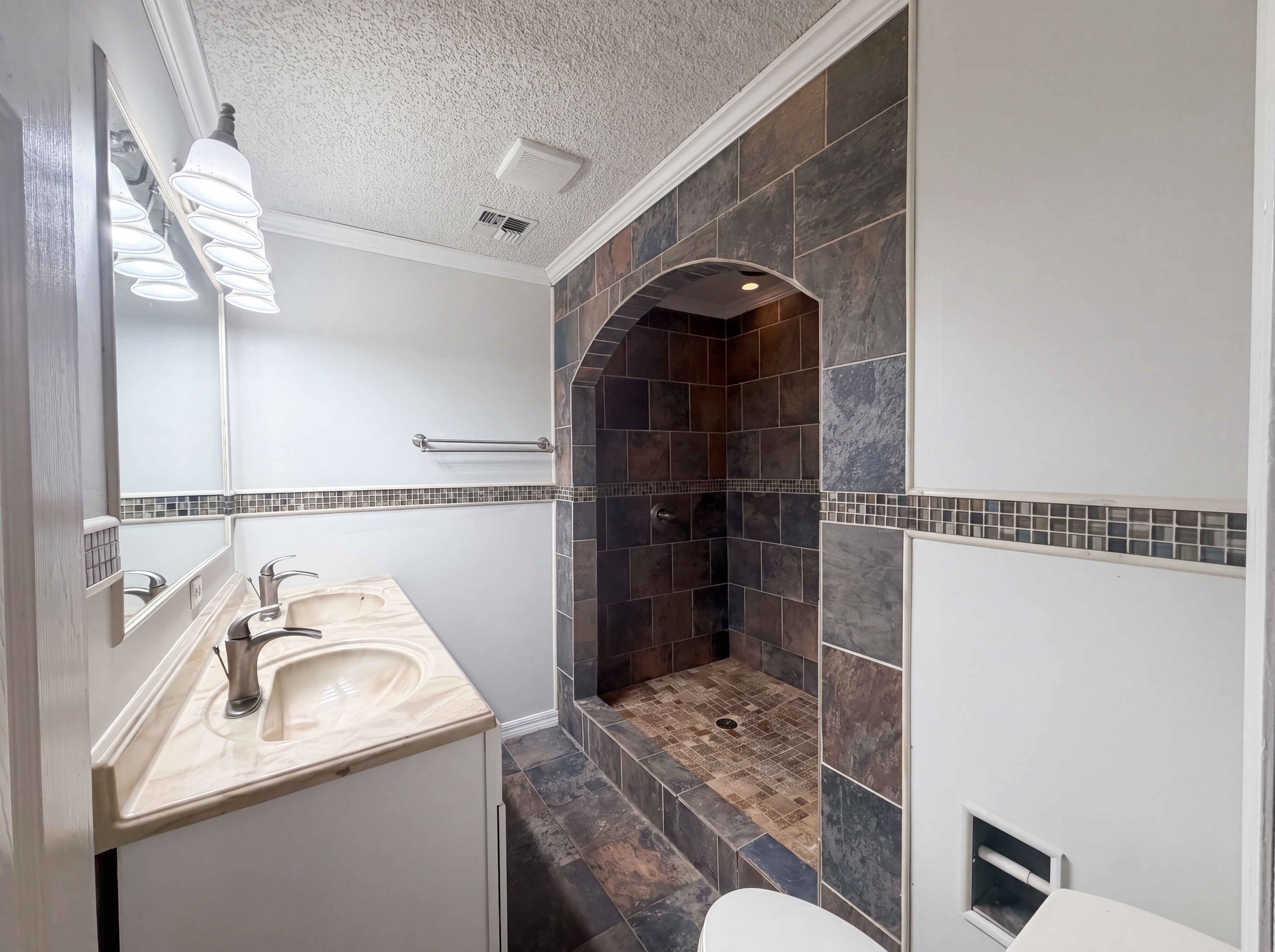 Photo 10 of 19 of 613 4th St NE, Fort Meade, FL