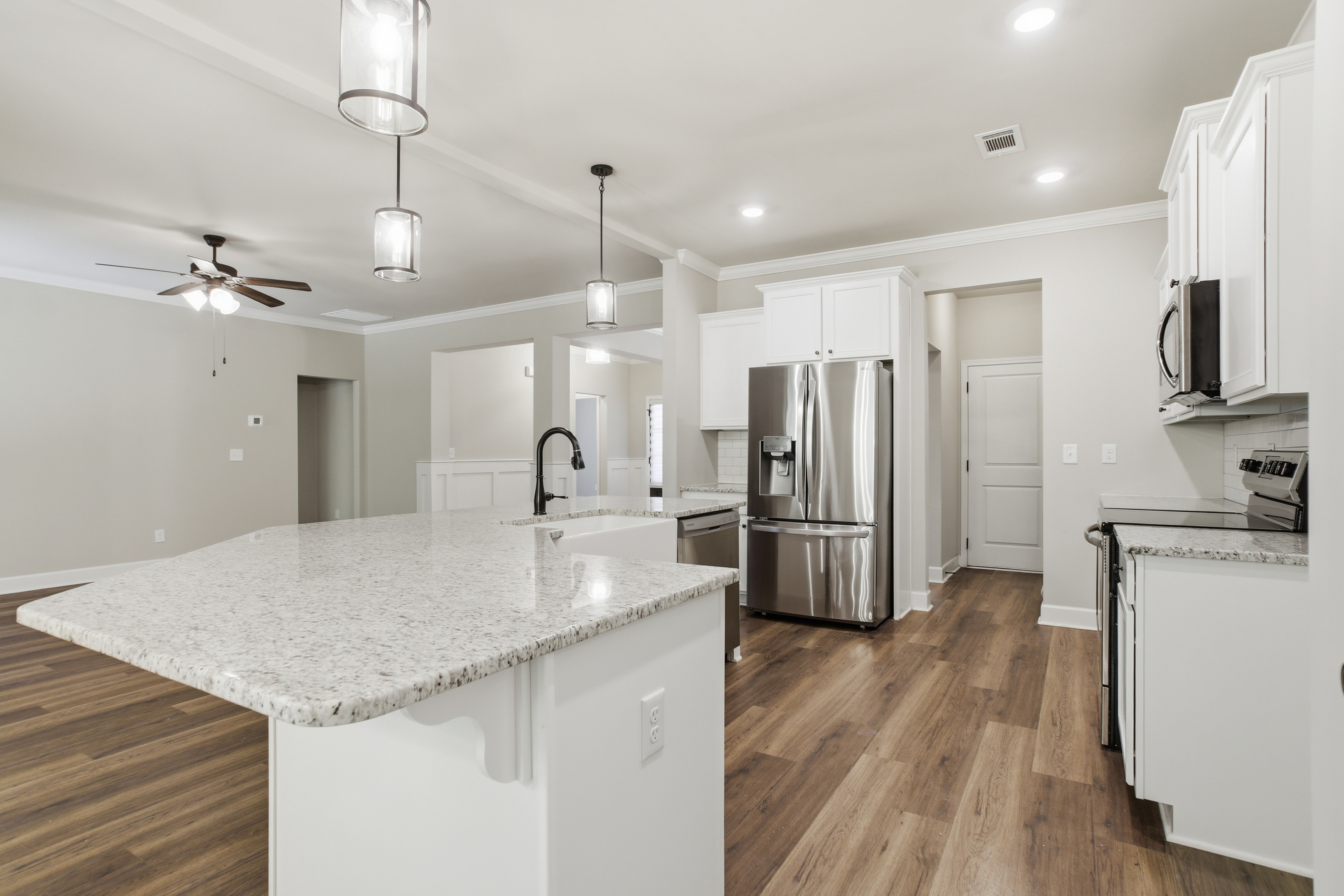 Photo 12 of 41 of 45 Hawthorn Ln, Covington, GA