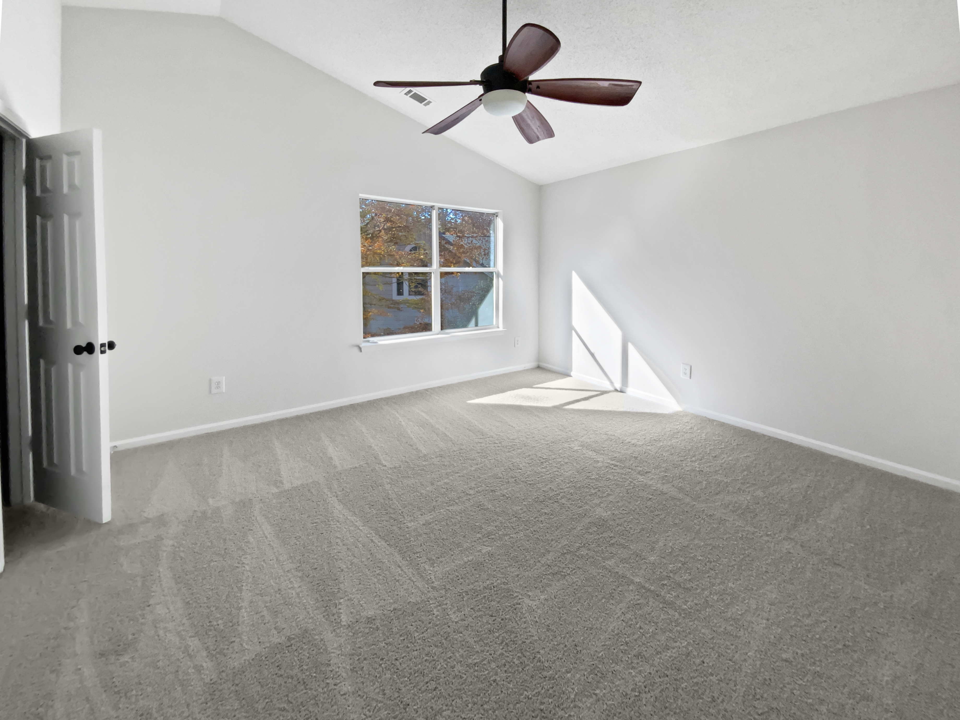 Photo 4 of 19 of 12732 Sulgrave Dr, Huntersville, NC