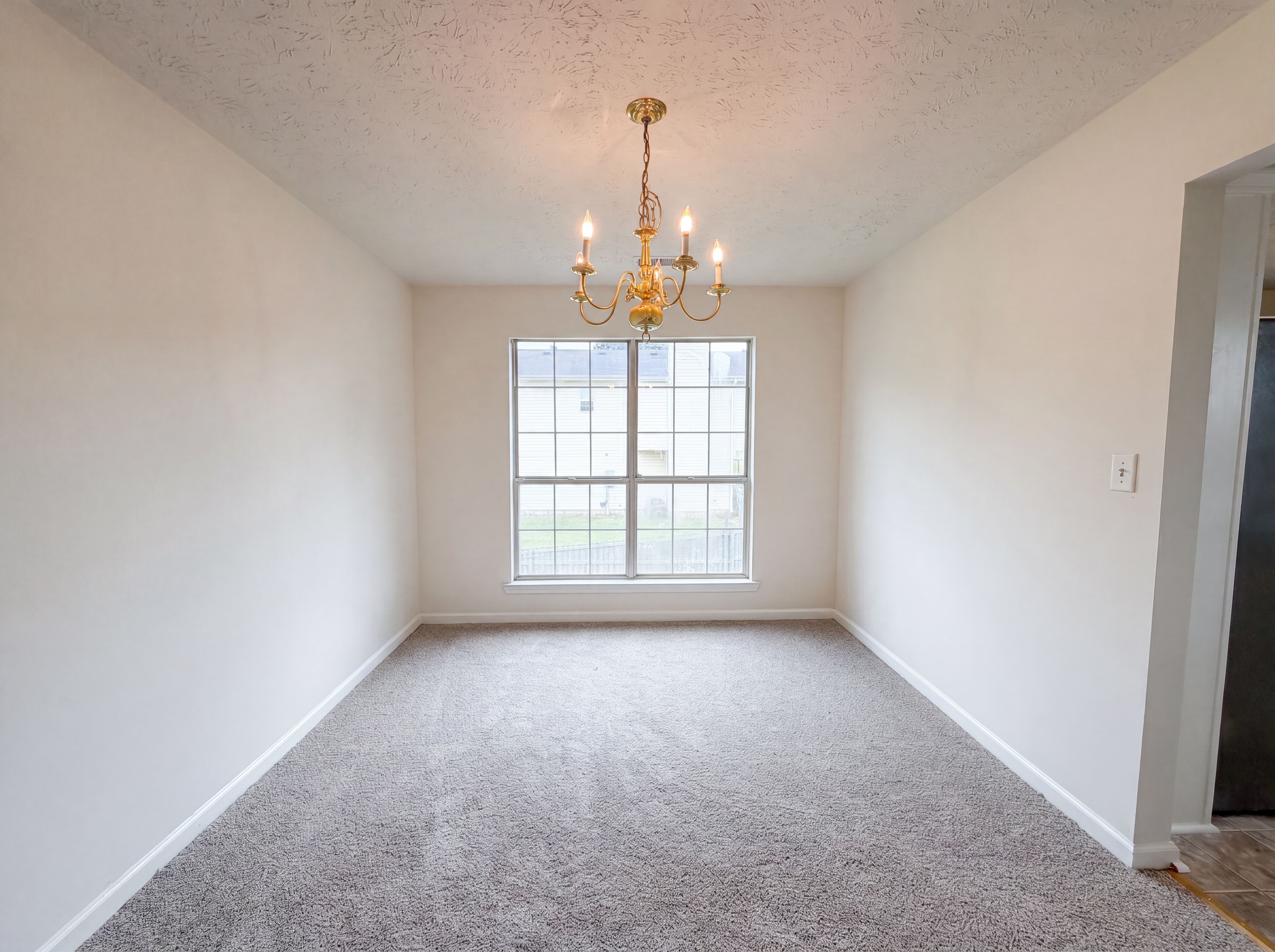 Photo 6 of 32 of 5355 Queen Ester Ct, Ellenwood, GA