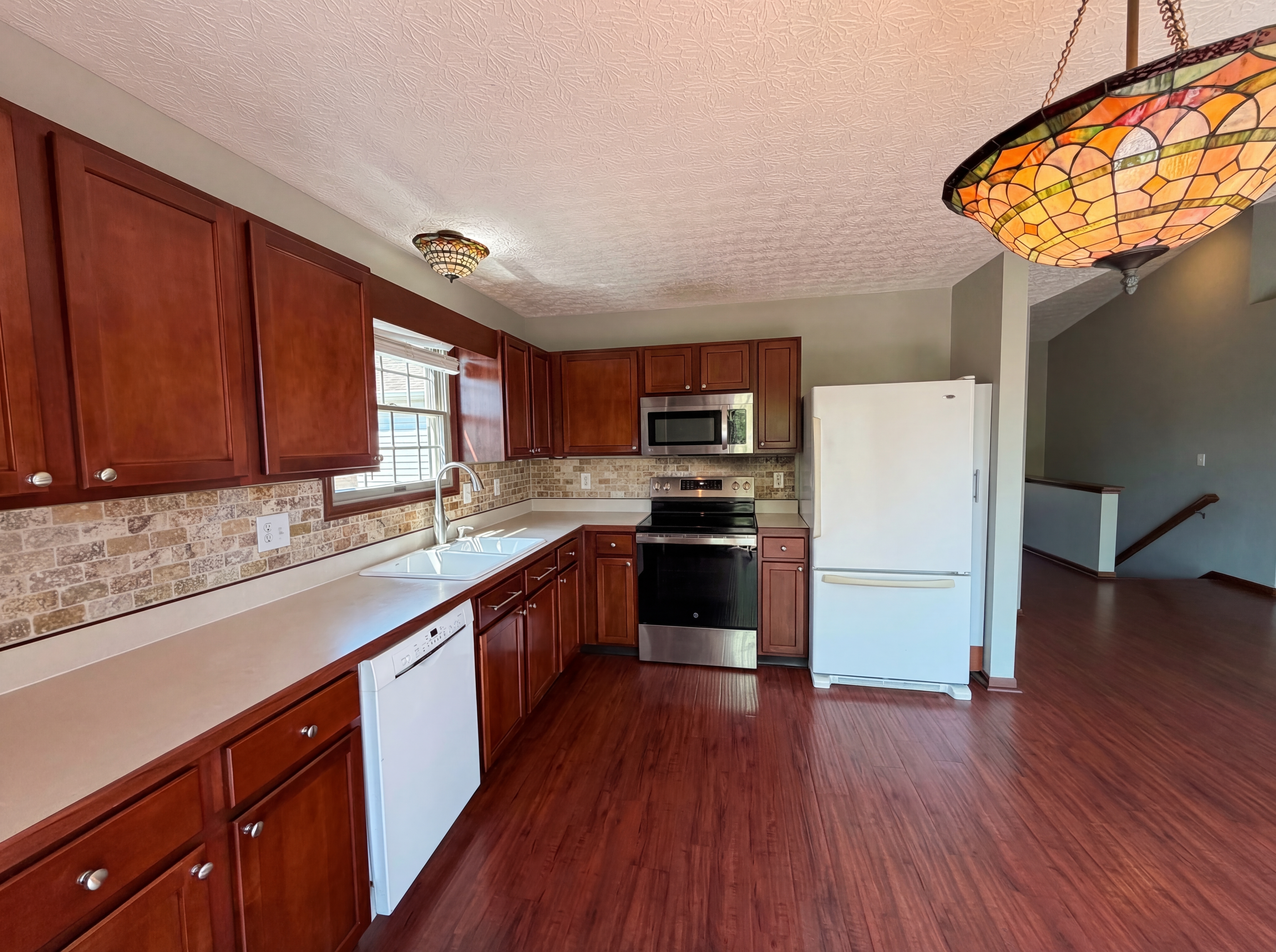 Photo 2 of 25 of 3373 Brook Spring Dr, Grove City, OH