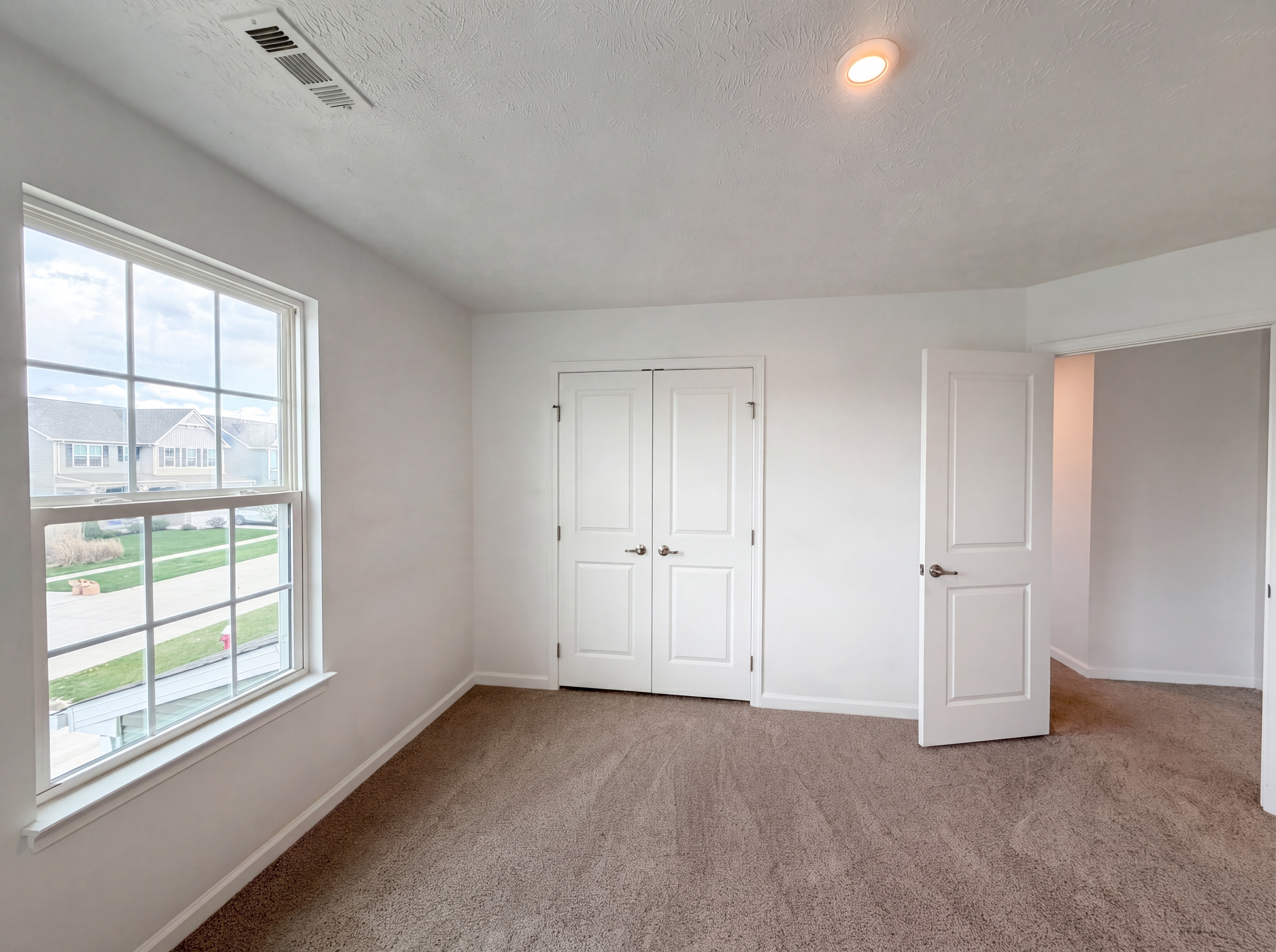 Photo 9 of 22 of 9200 Nash Ln, North Ridgeville, OH