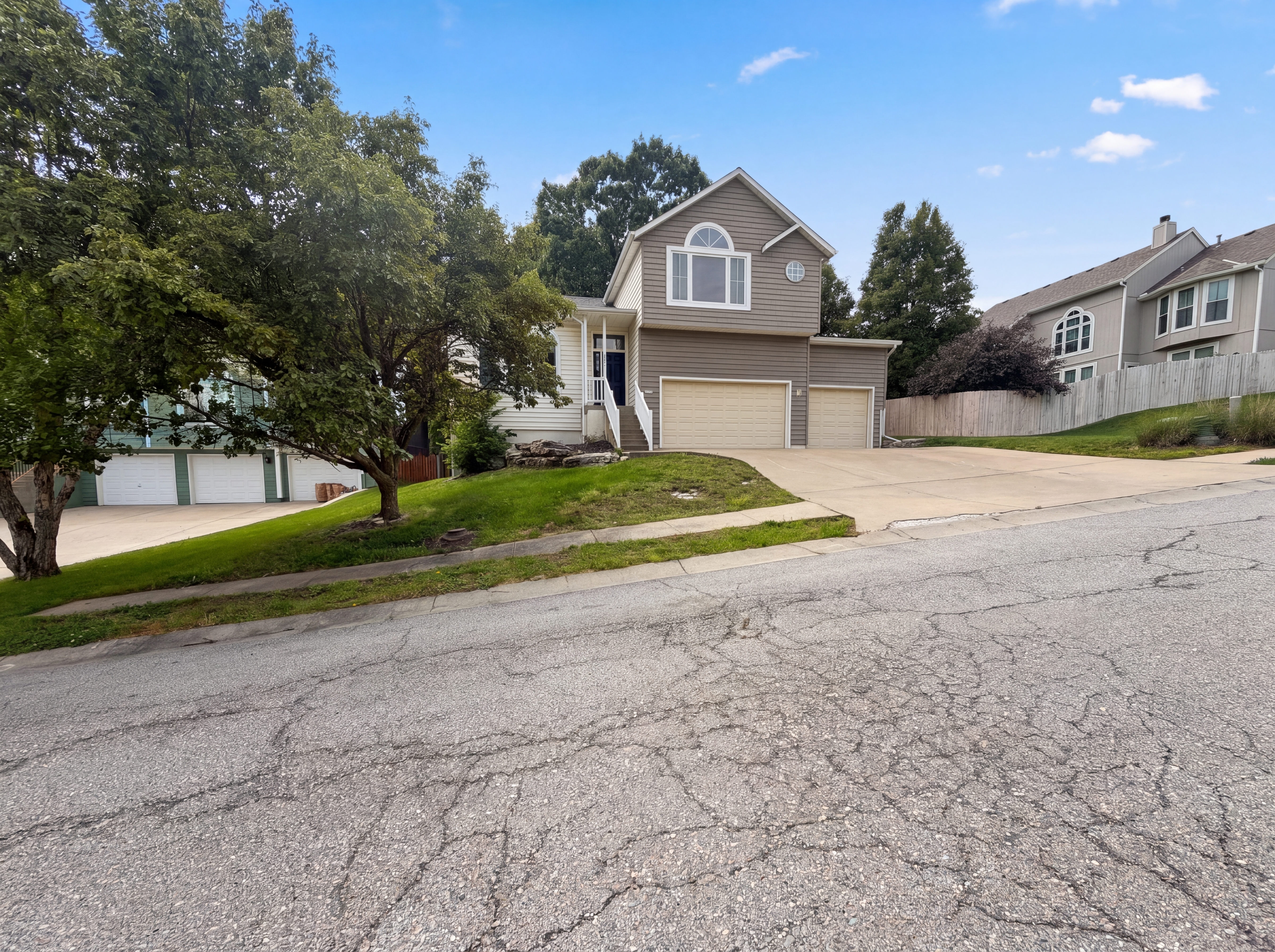 Photo 19 of 26 of 4304 S Shrank Ct, Independence, MO