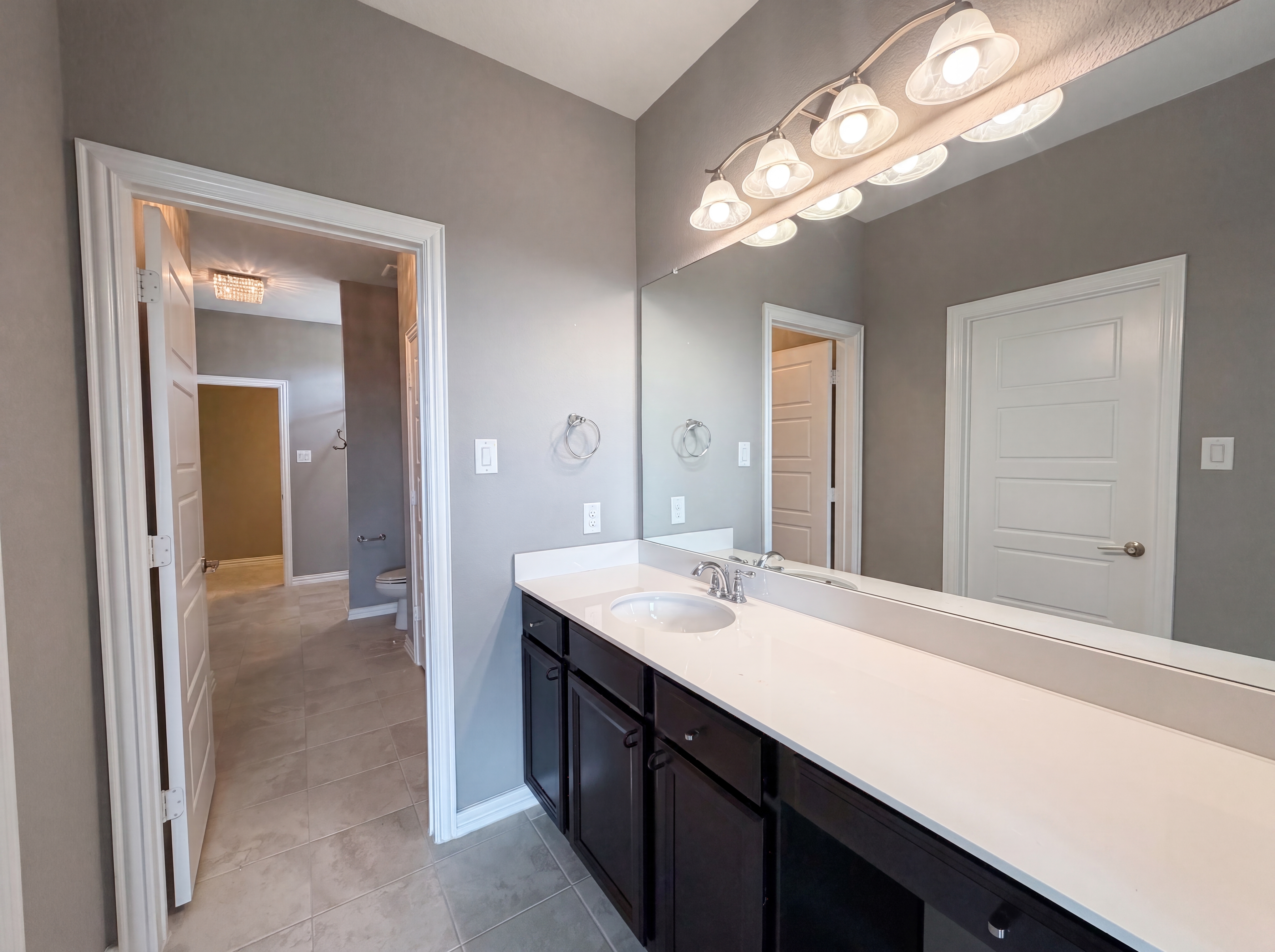 Photo 14 of 42 of 7221 Durand Dr, Irving, TX